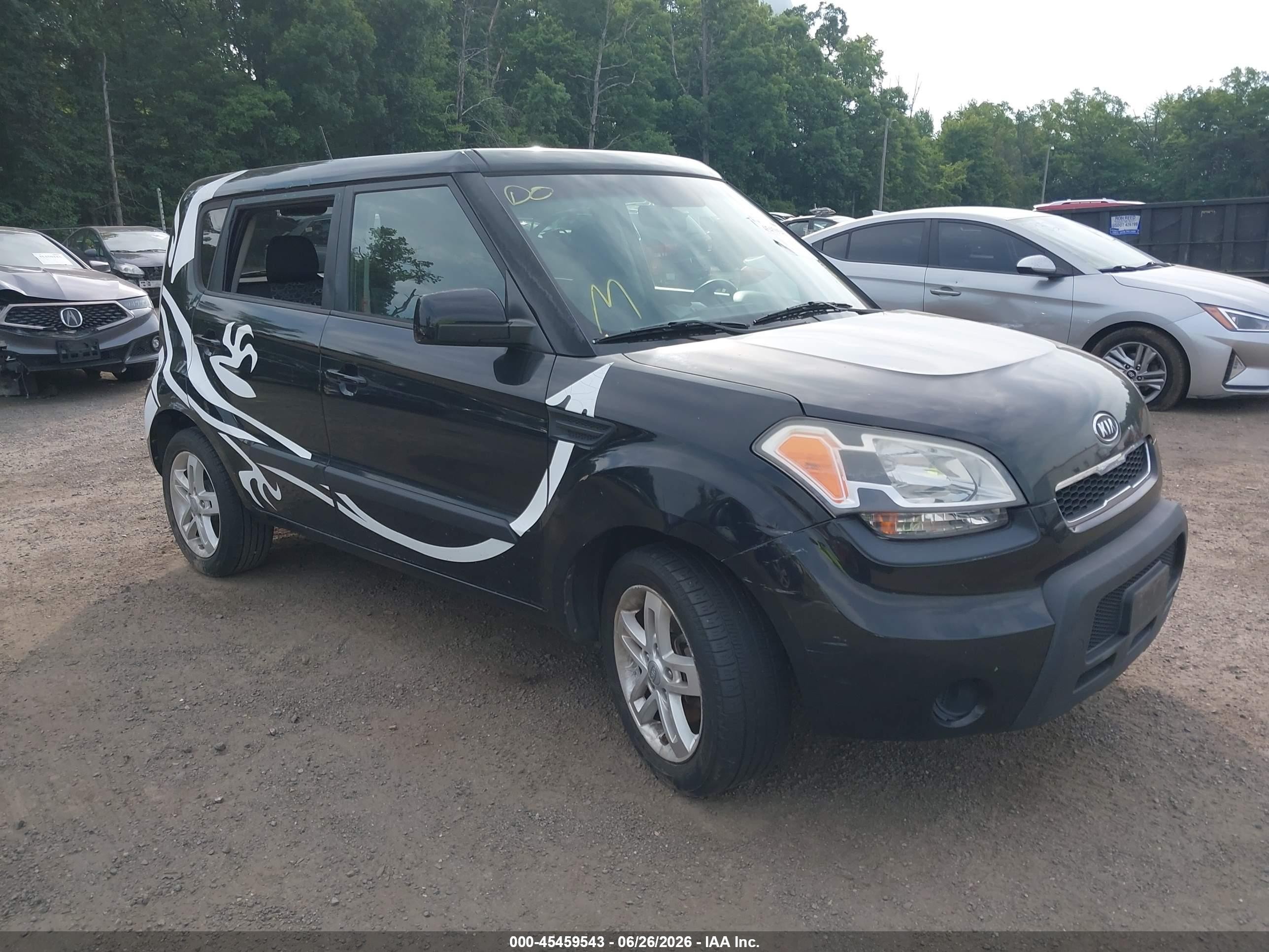 2011 Kia Soul + Black vin: KNDJT2A26B7232975
