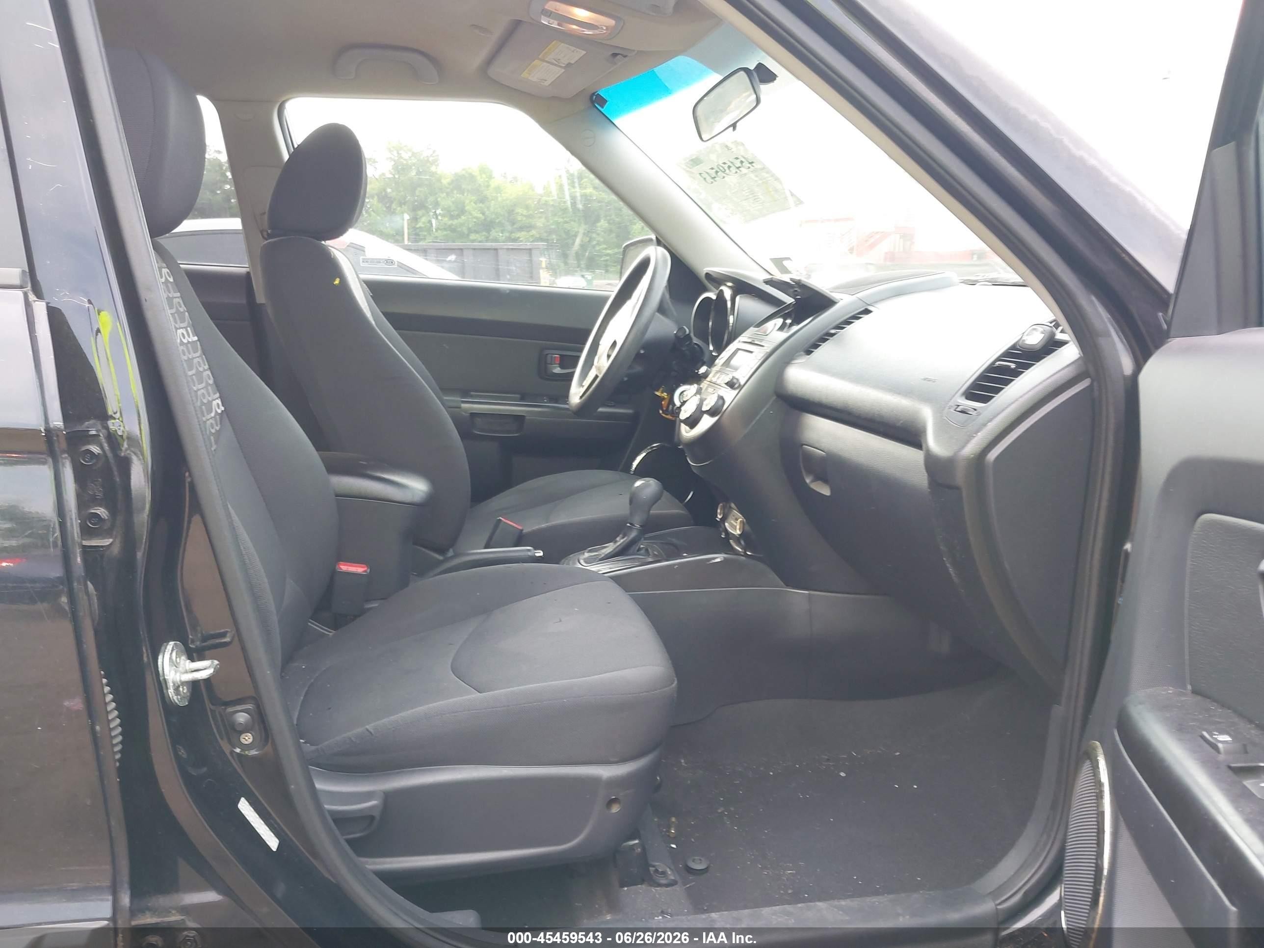 2011 Kia Soul + Black vin: KNDJT2A26B7232975