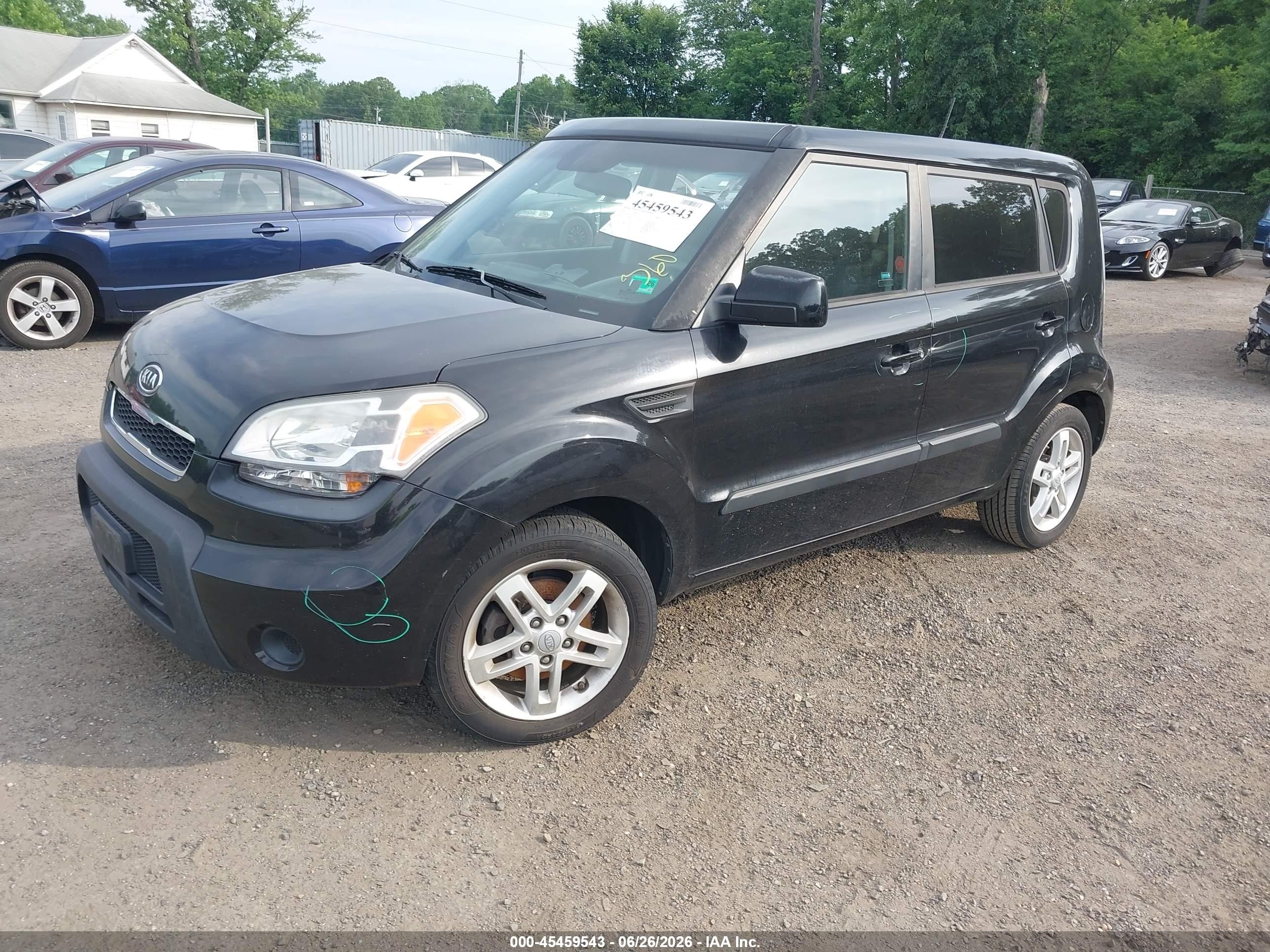 2011 Kia Soul + Black vin: KNDJT2A26B7232975