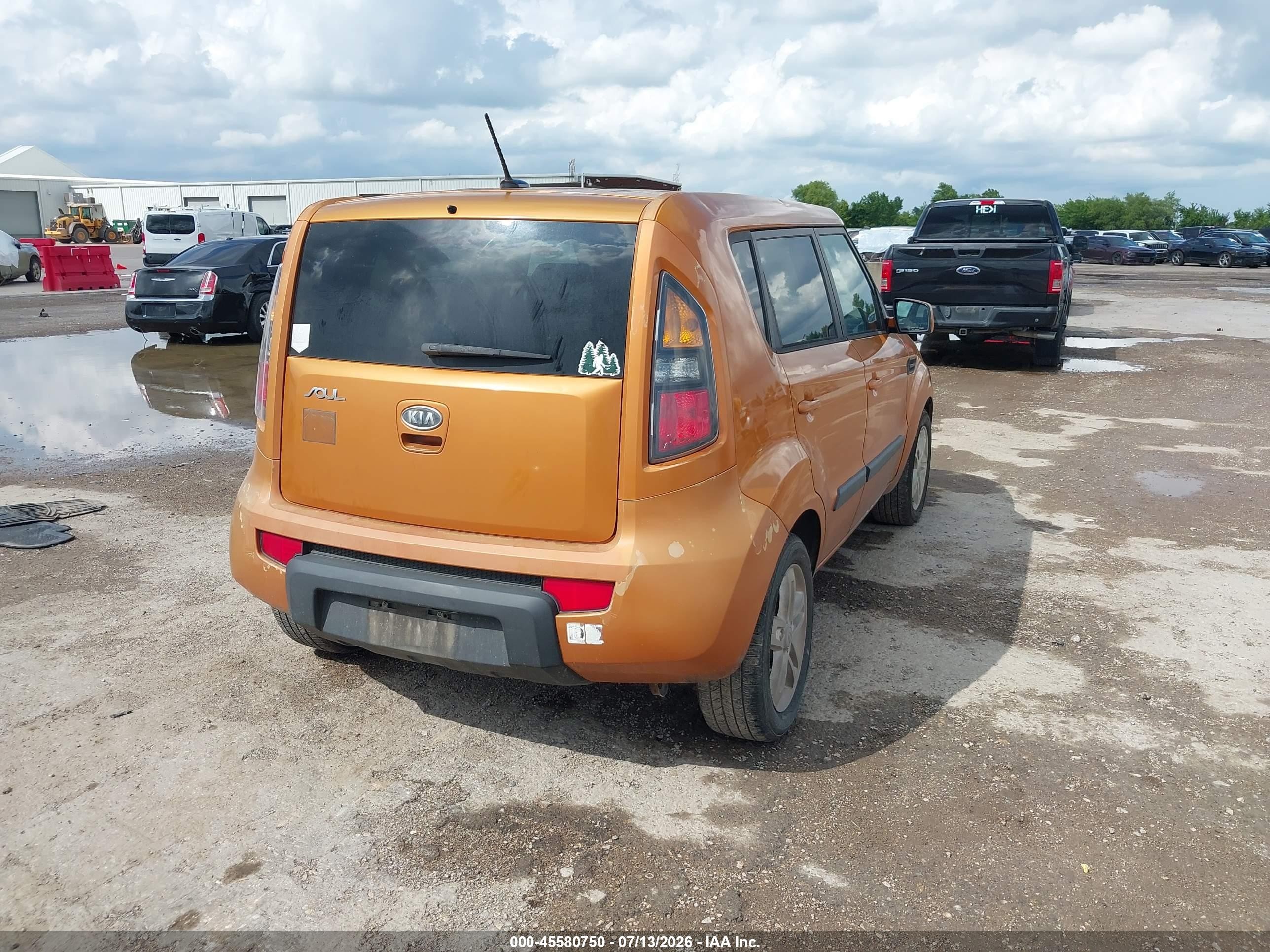 2011 Kia Soul + Orange vin: KNDJT2A26B7234676