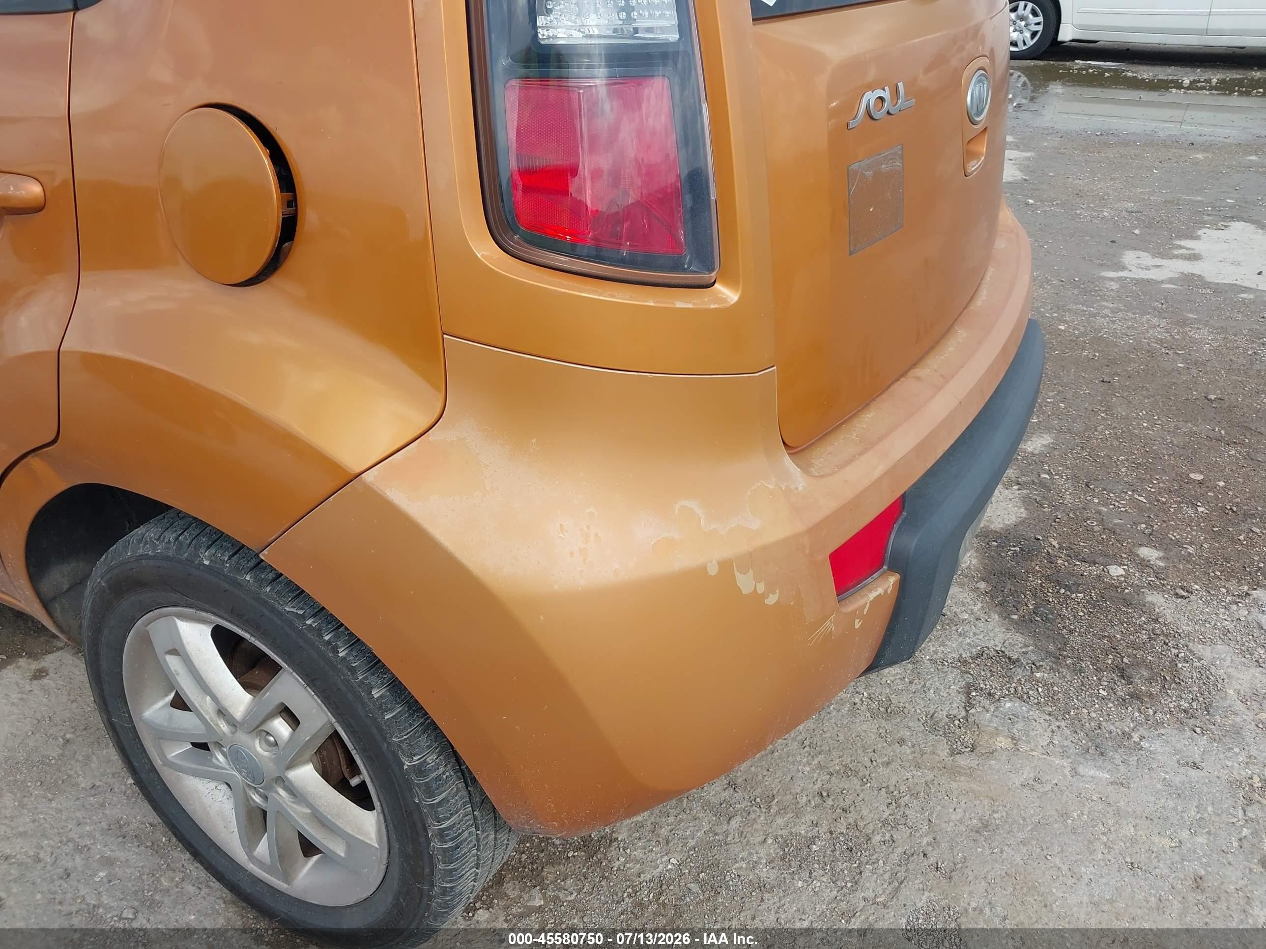 2011 Kia Soul + Orange vin: KNDJT2A26B7234676