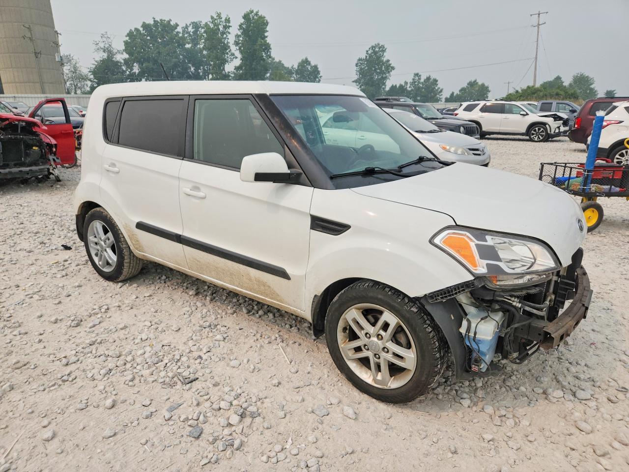 2011 Kia Soul + White vin: KNDJT2A26B7272831
