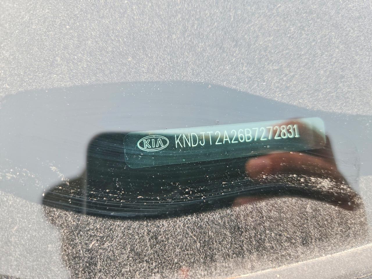 2011 Kia Soul + White vin: KNDJT2A26B7272831