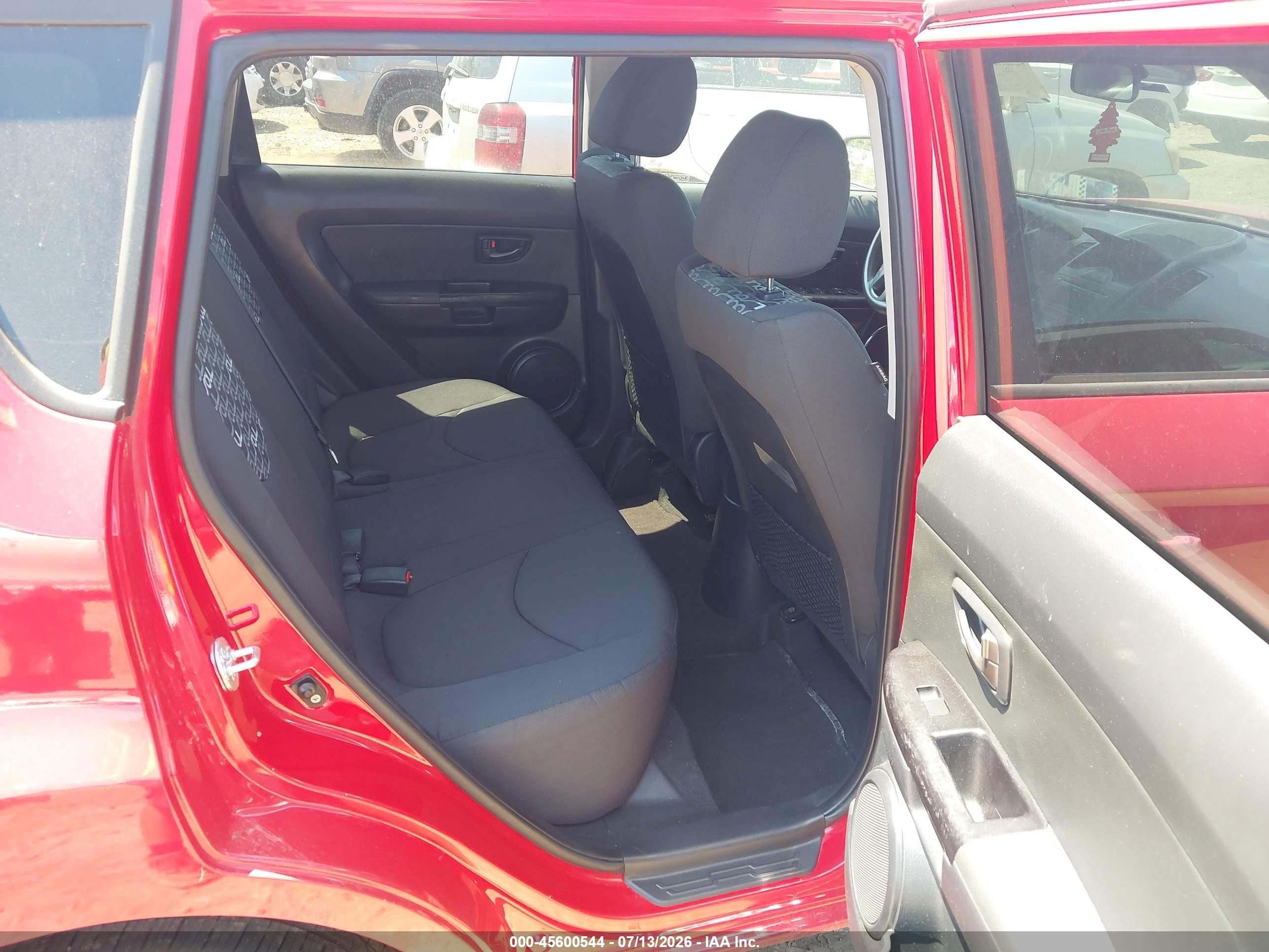 2011 Kia Soul + Красный vin: KNDJT2A26B7288298