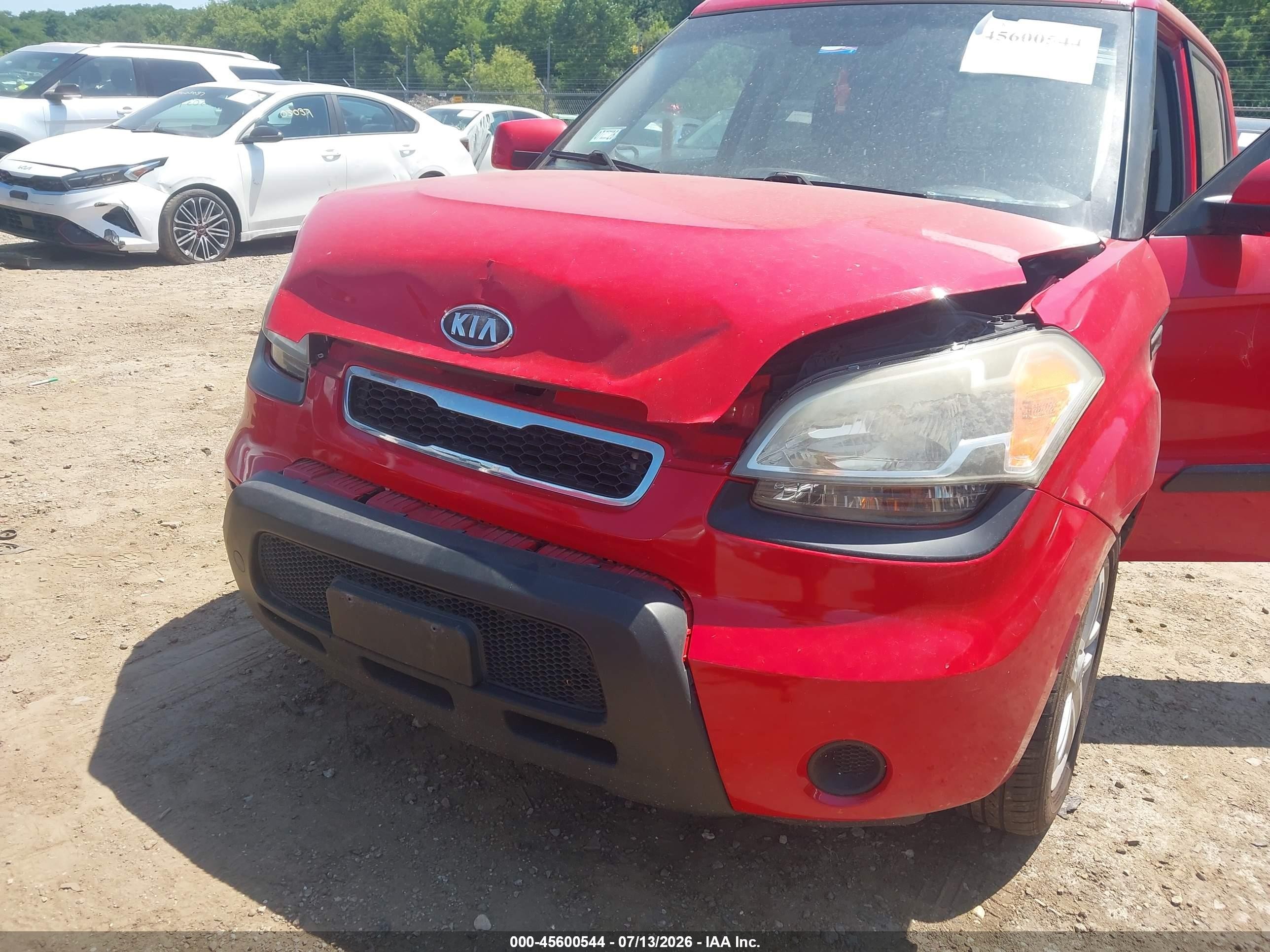 2011 Kia Soul + Красный vin: KNDJT2A26B7288298