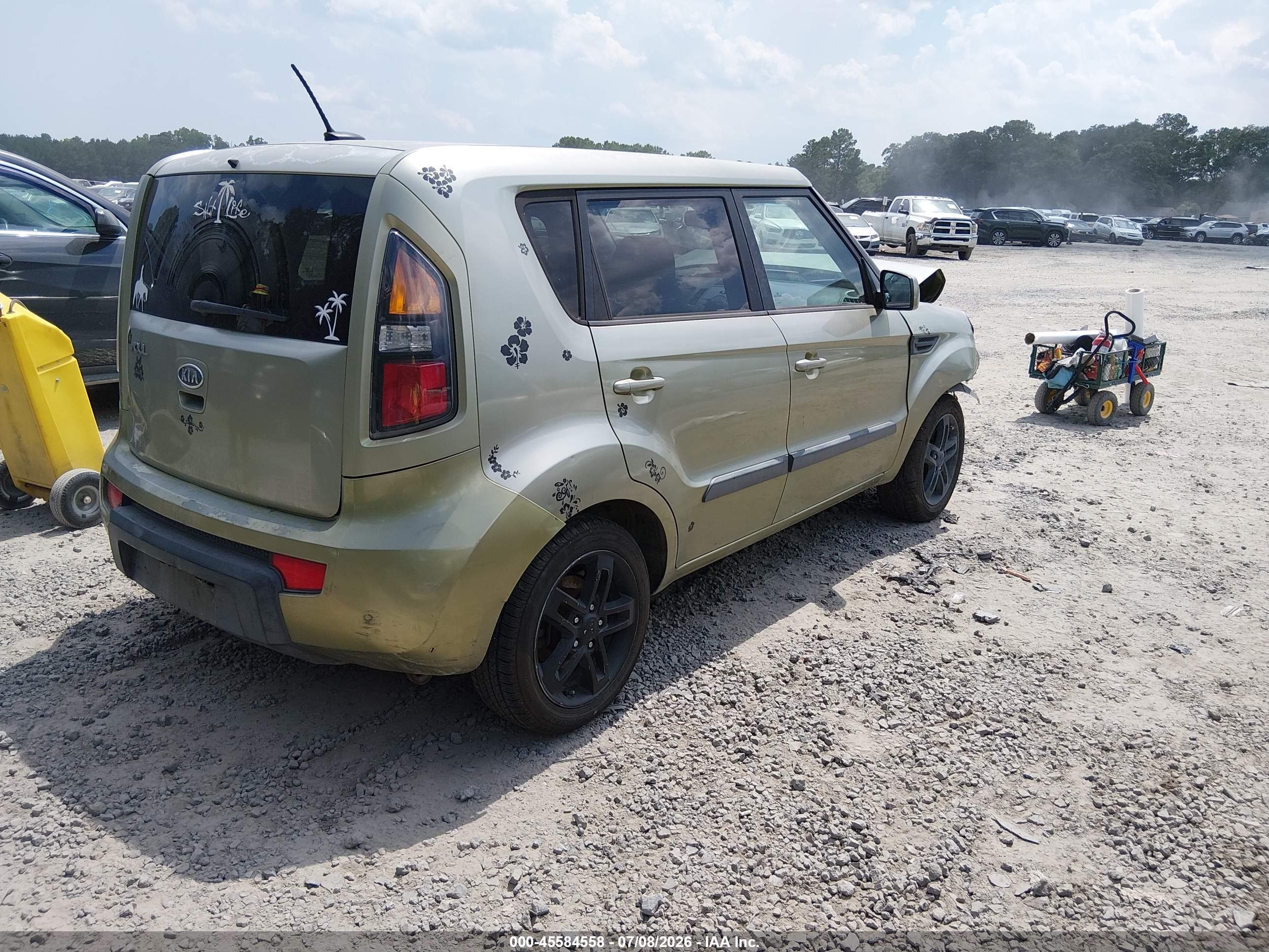 2011 Kia Soul + Green vin: KNDJT2A26B7298149
