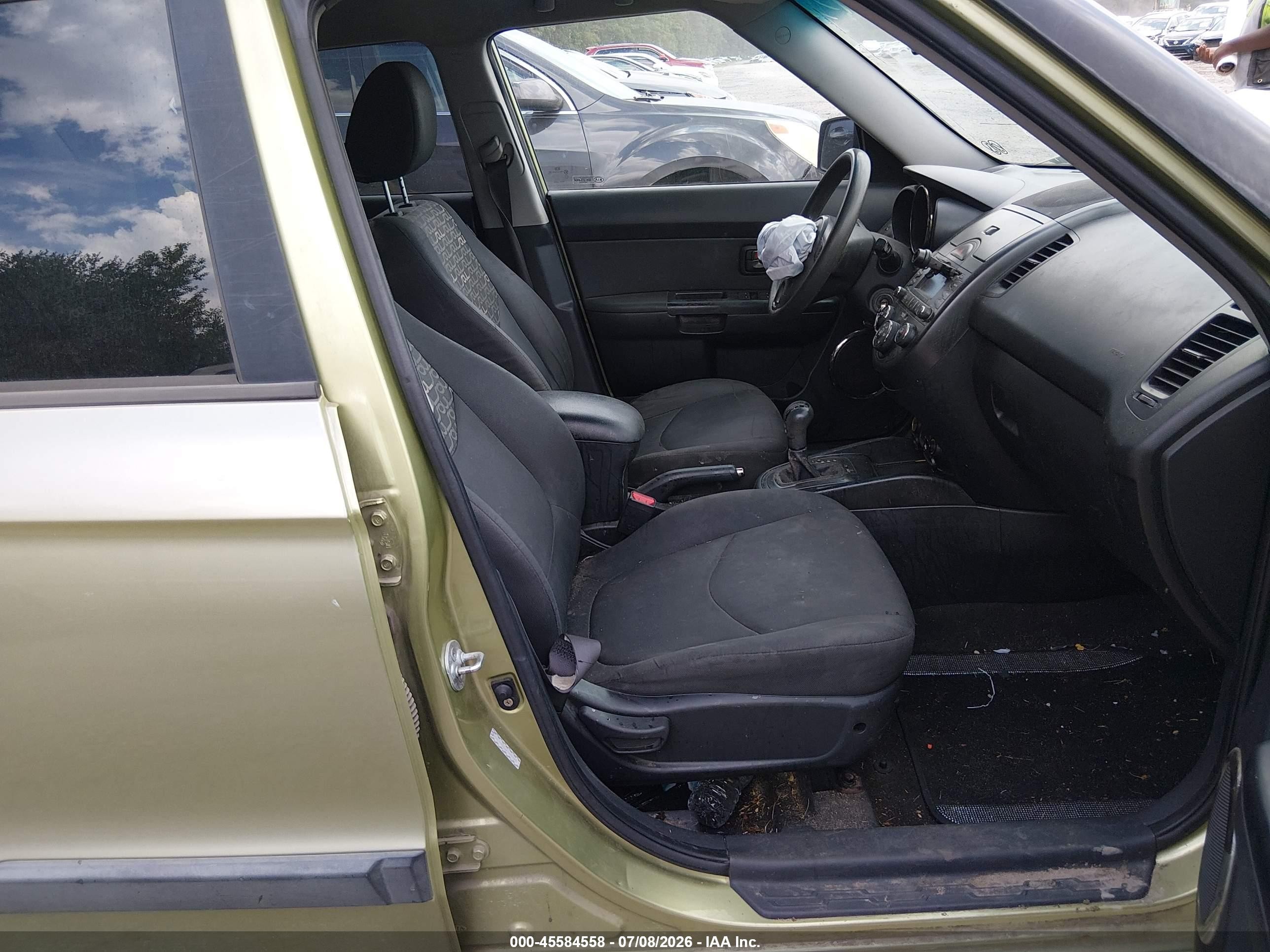 2011 Kia Soul + Green vin: KNDJT2A26B7298149