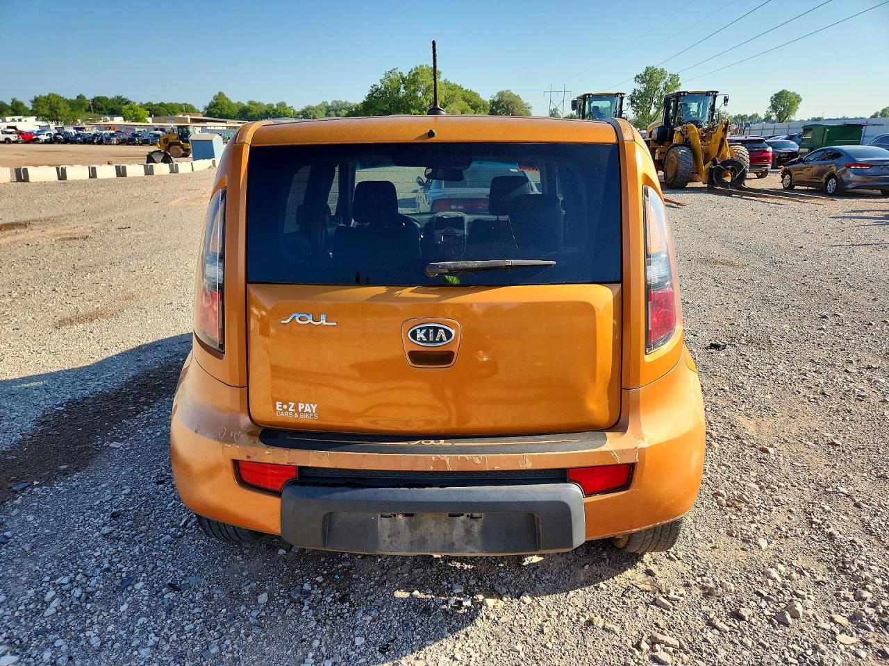 2011 Kia Soul + Orange vin: KNDJT2A26B7304208
