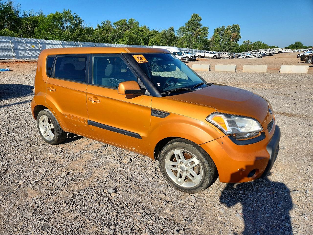 2011 Kia Soul + Orange vin: KNDJT2A26B7304208
