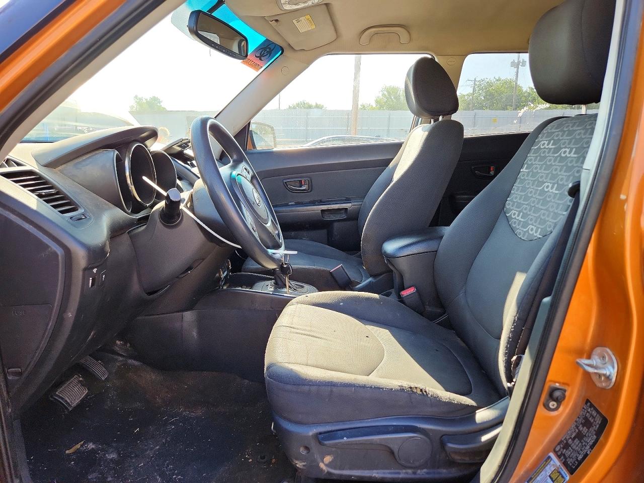 2011 Kia Soul + Orange vin: KNDJT2A26B7304208