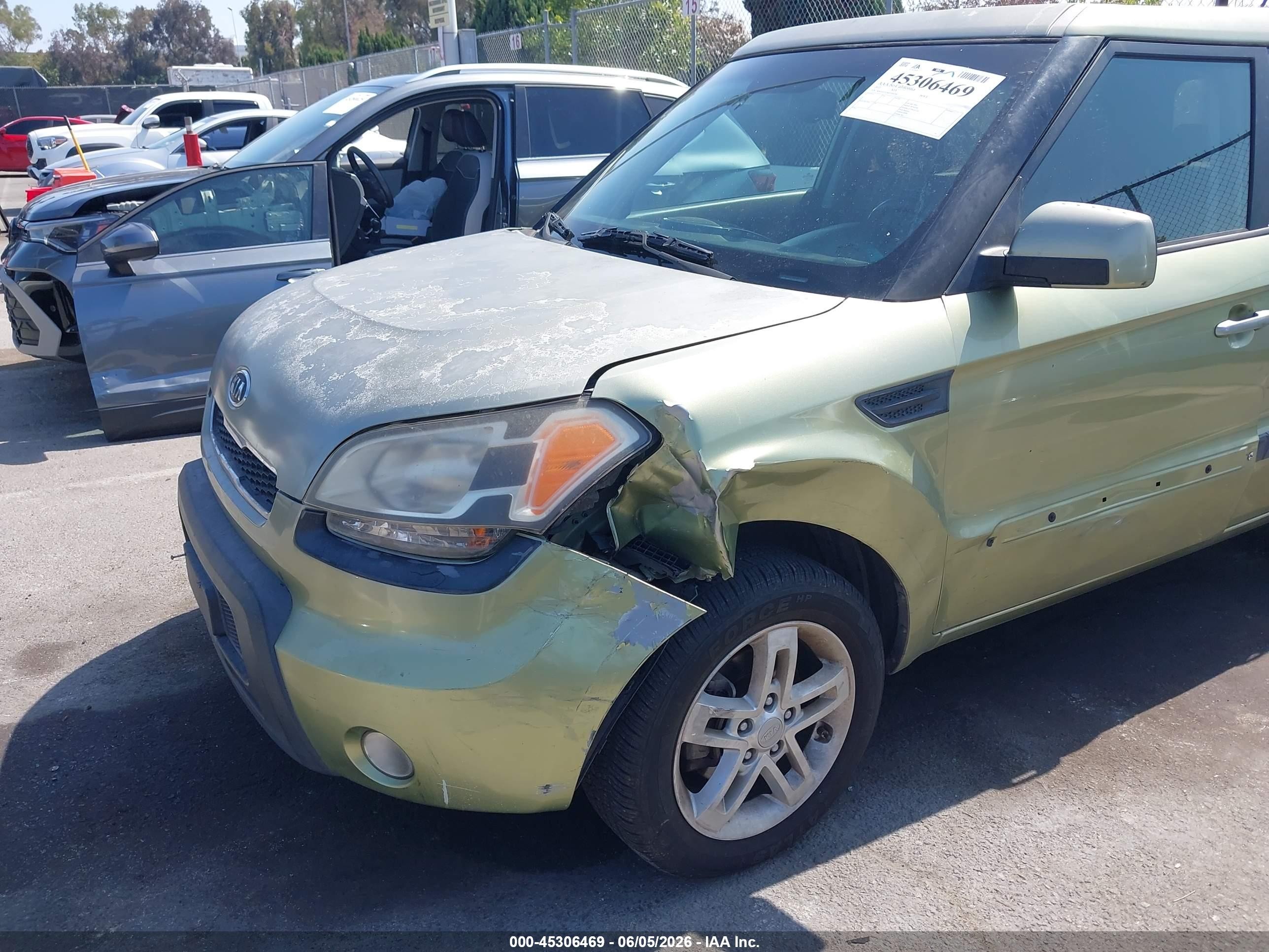 2011 Kia Soul + Green vin: KNDJT2A26B7309750