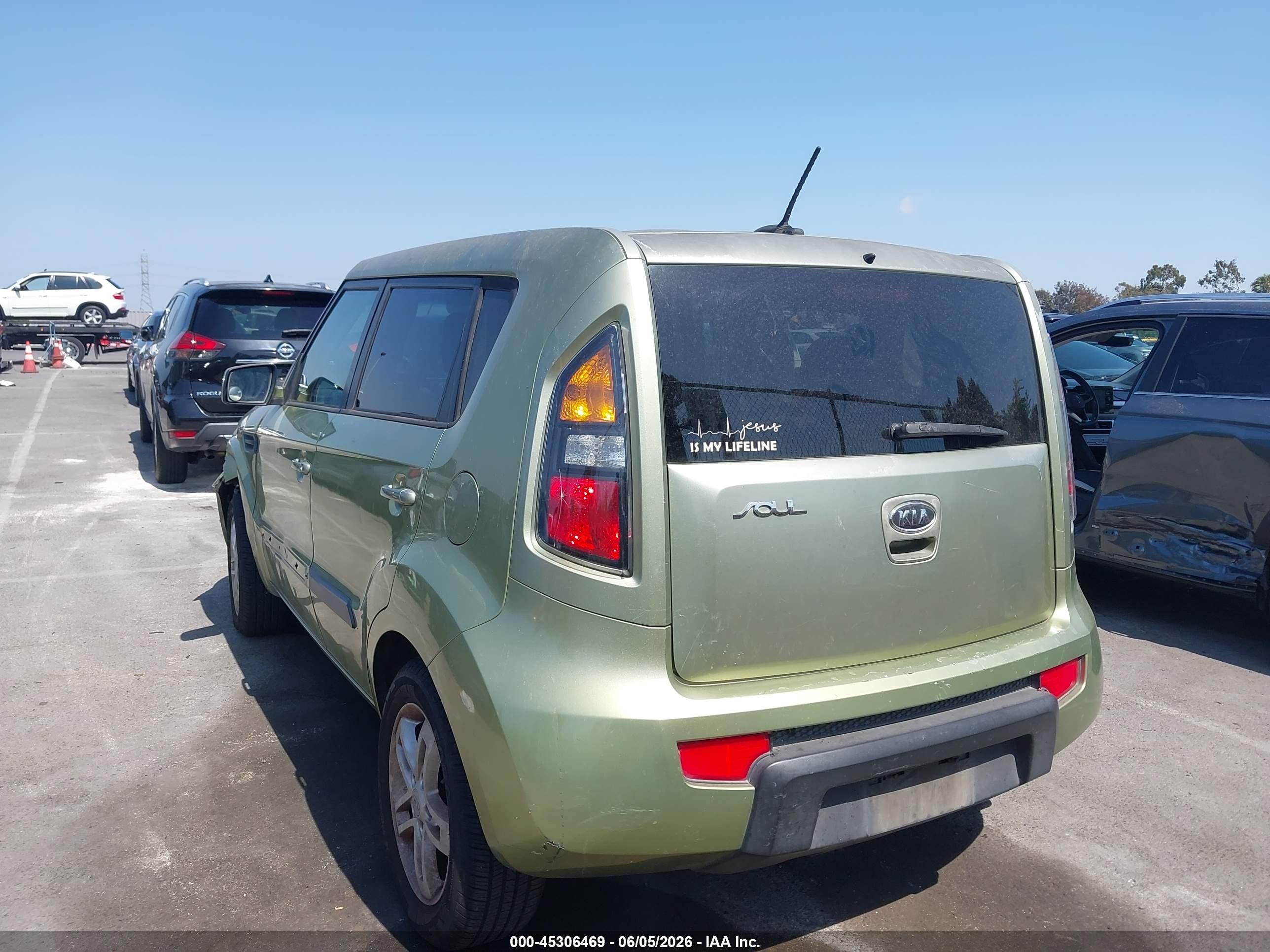 2011 Kia Soul + Green vin: KNDJT2A26B7309750