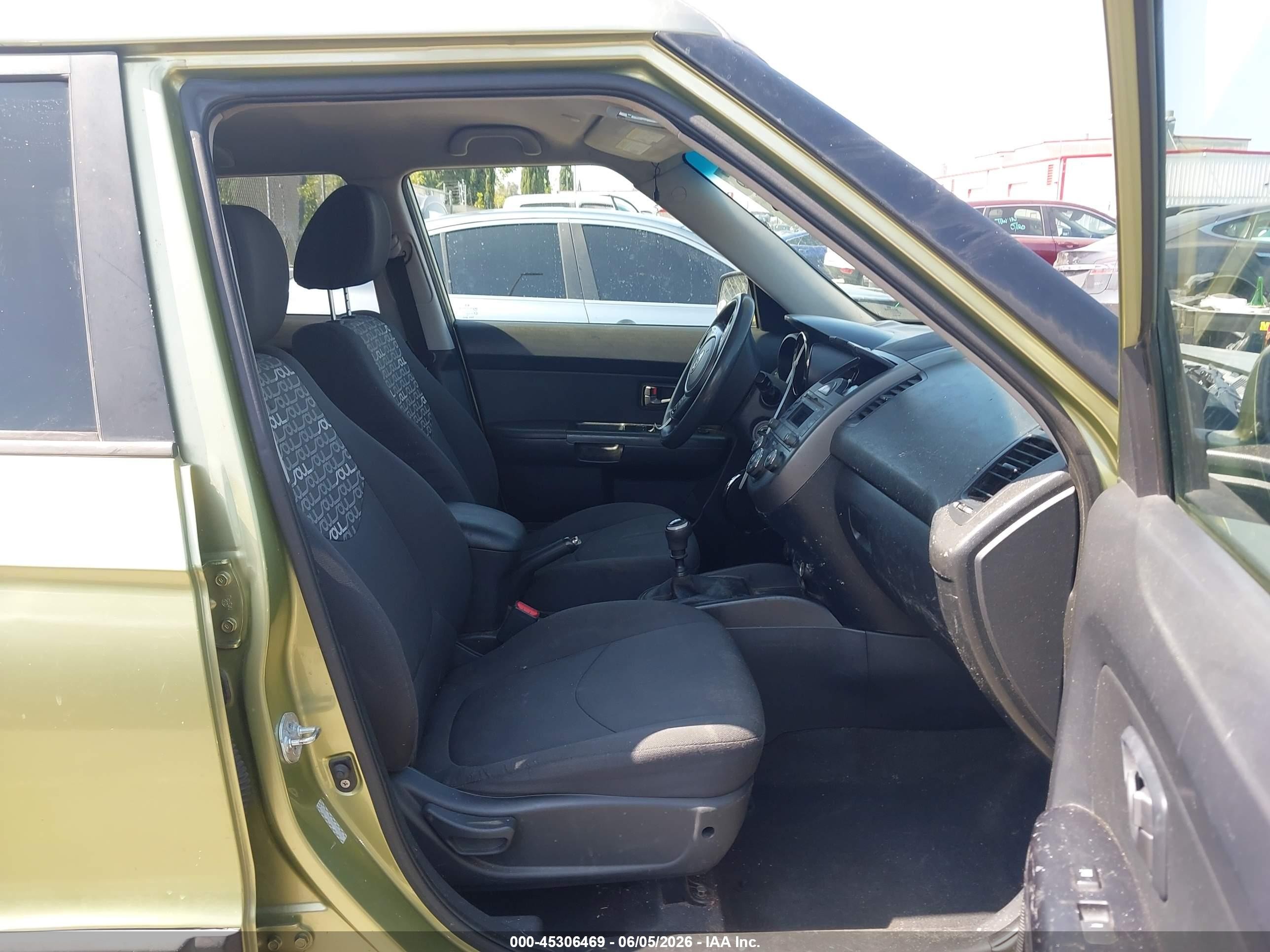 2011 Kia Soul + Green vin: KNDJT2A26B7309750