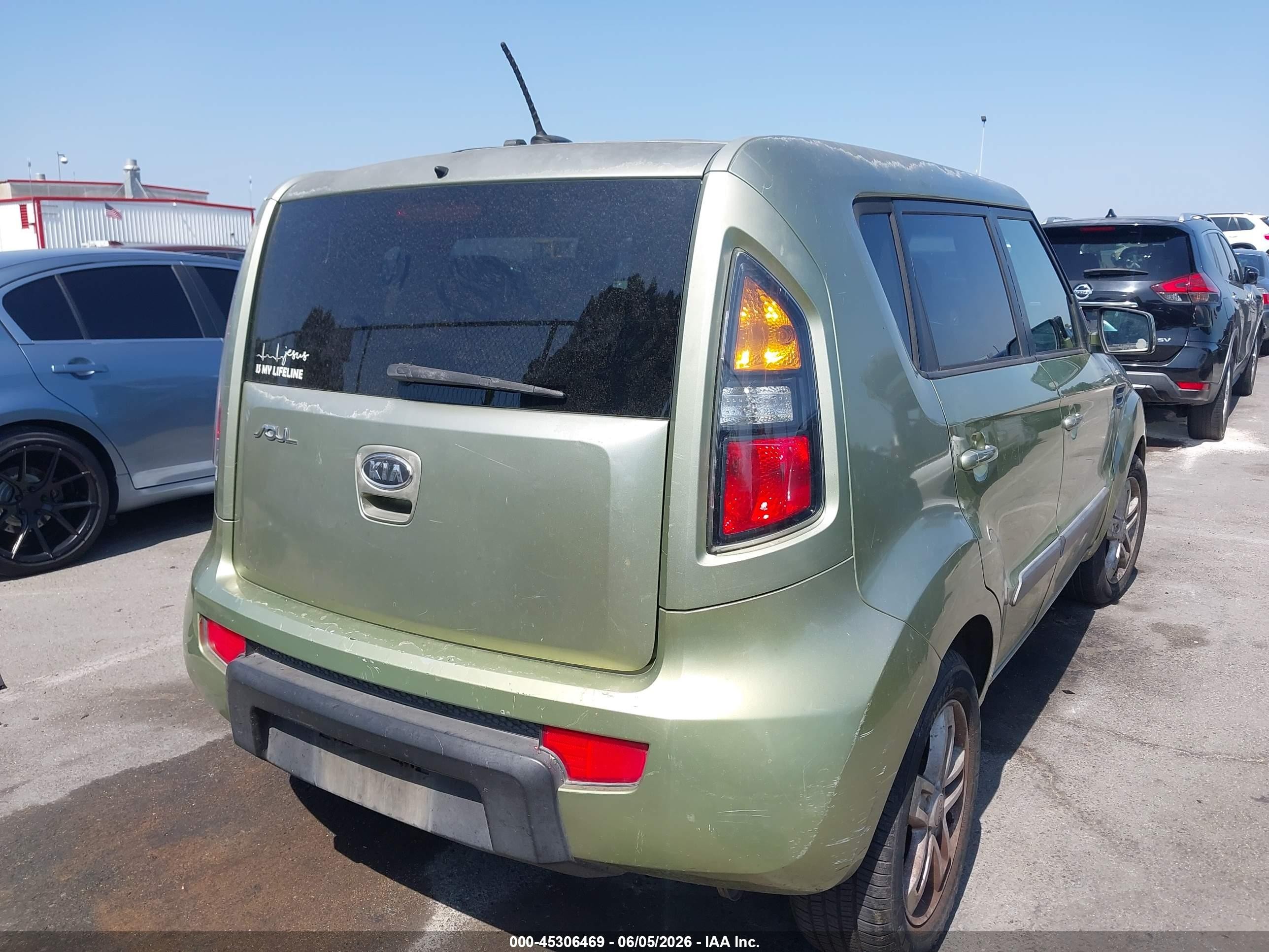 2011 Kia Soul + Green vin: KNDJT2A26B7309750