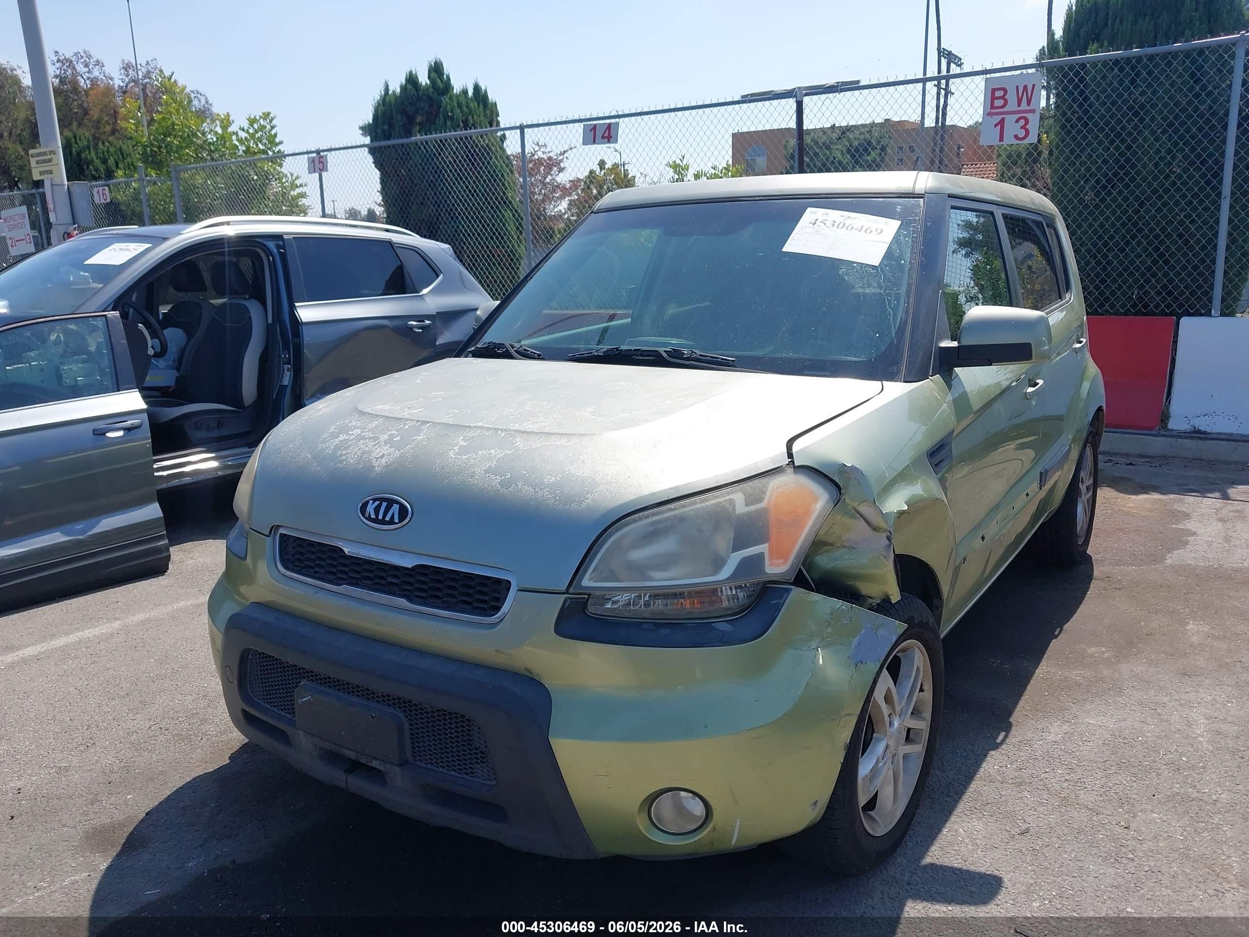2011 Kia Soul + Green vin: KNDJT2A26B7309750