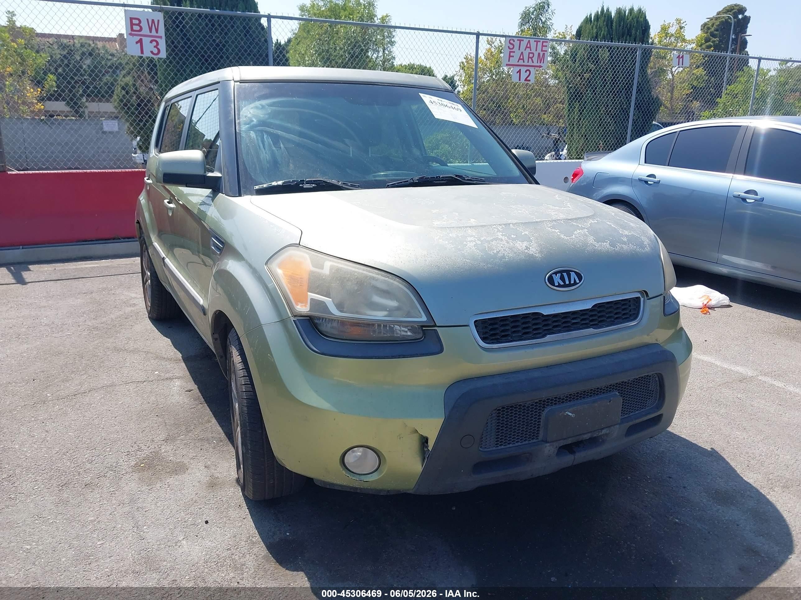 2011 Kia Soul + Green vin: KNDJT2A26B7309750