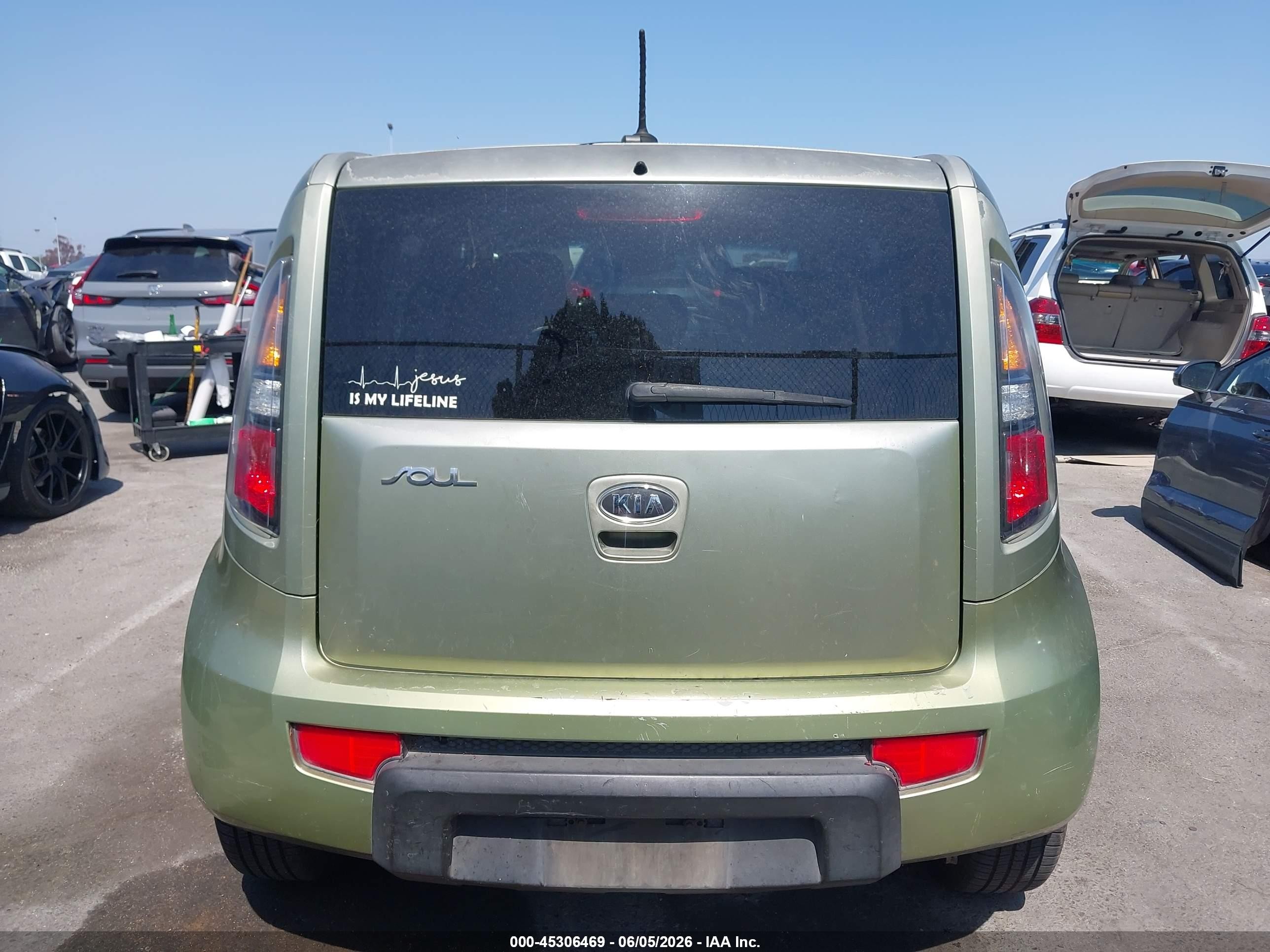 2011 Kia Soul + Green vin: KNDJT2A26B7309750