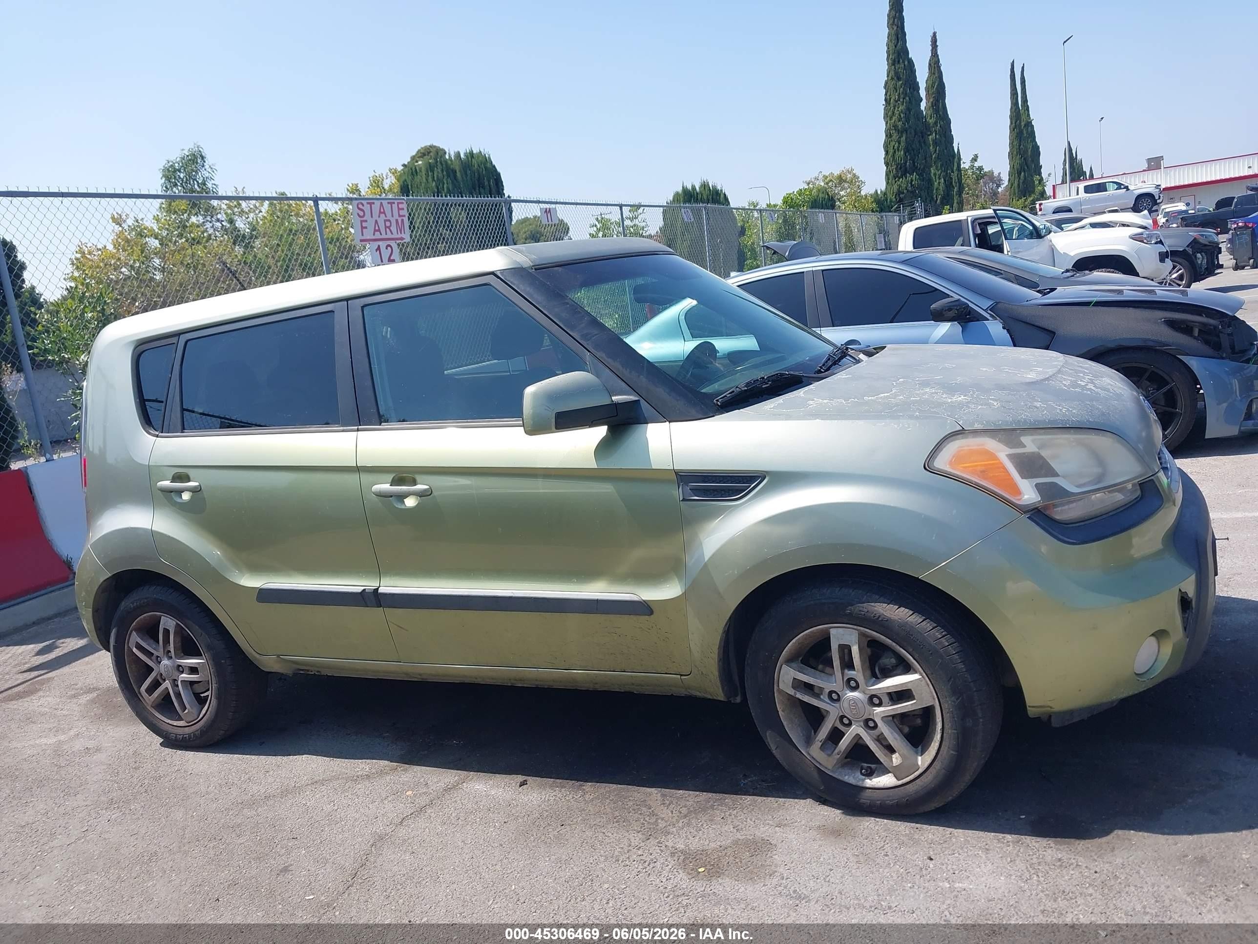 2011 Kia Soul + Green vin: KNDJT2A26B7309750