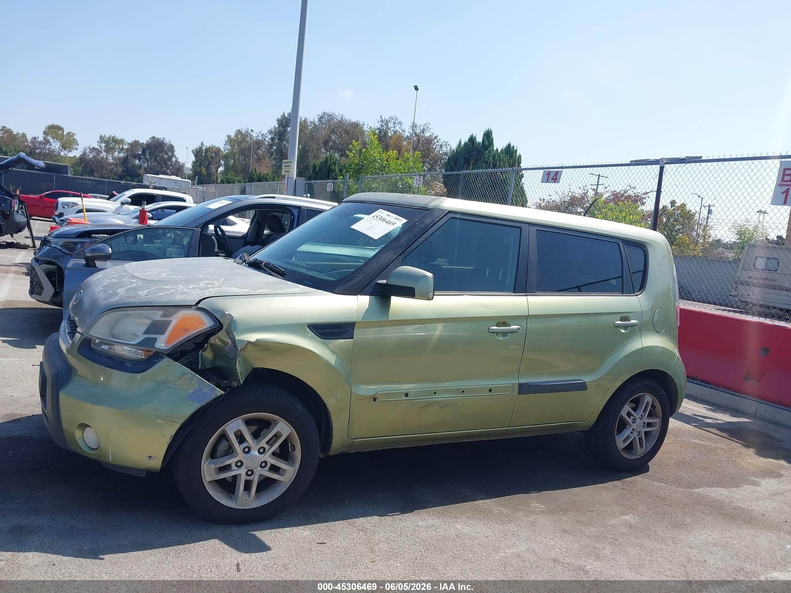 2011 Kia Soul + Green vin: KNDJT2A26B7309750