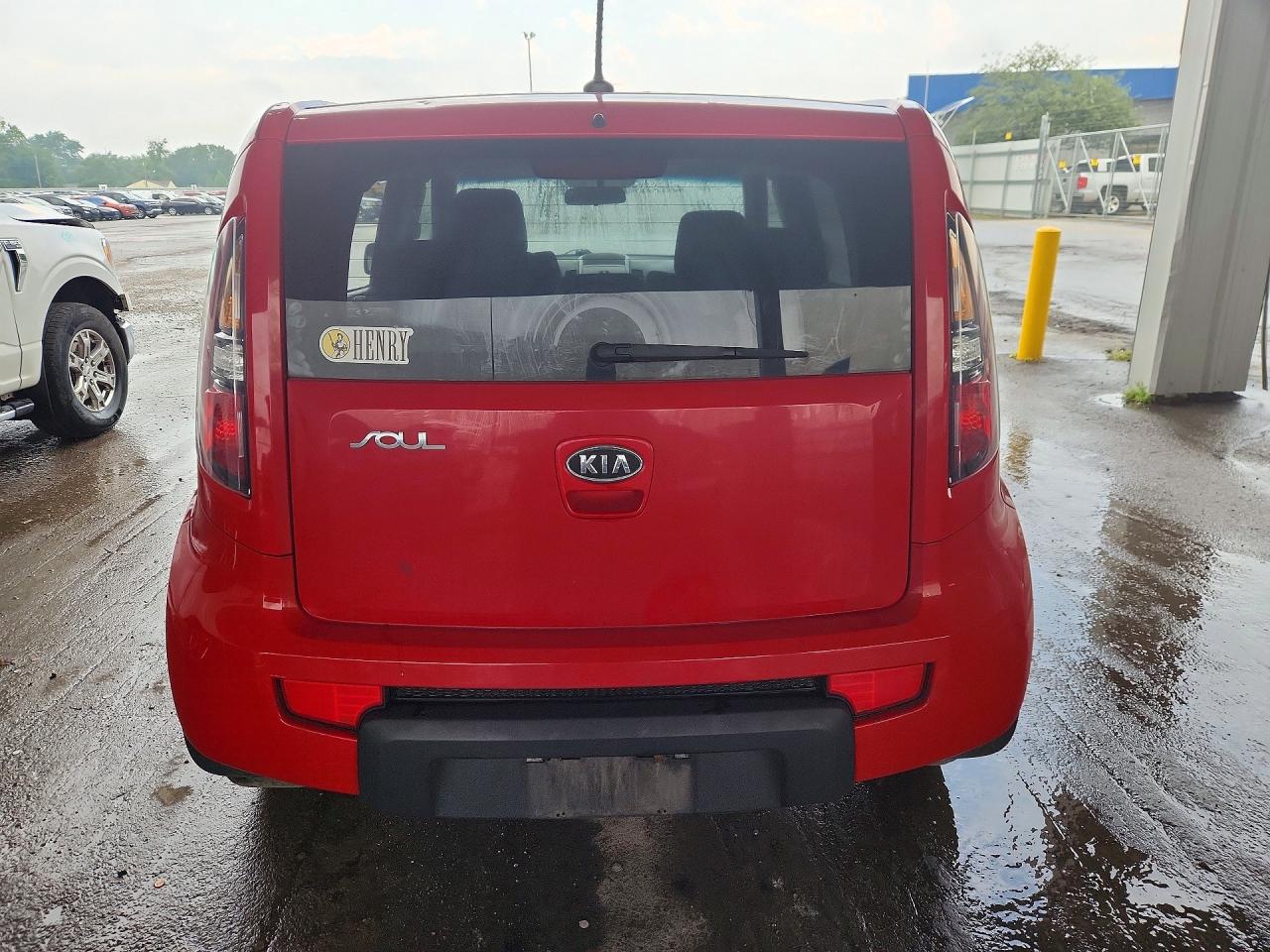2011 Kia Soul + Красный vin: KNDJT2A26B7319775