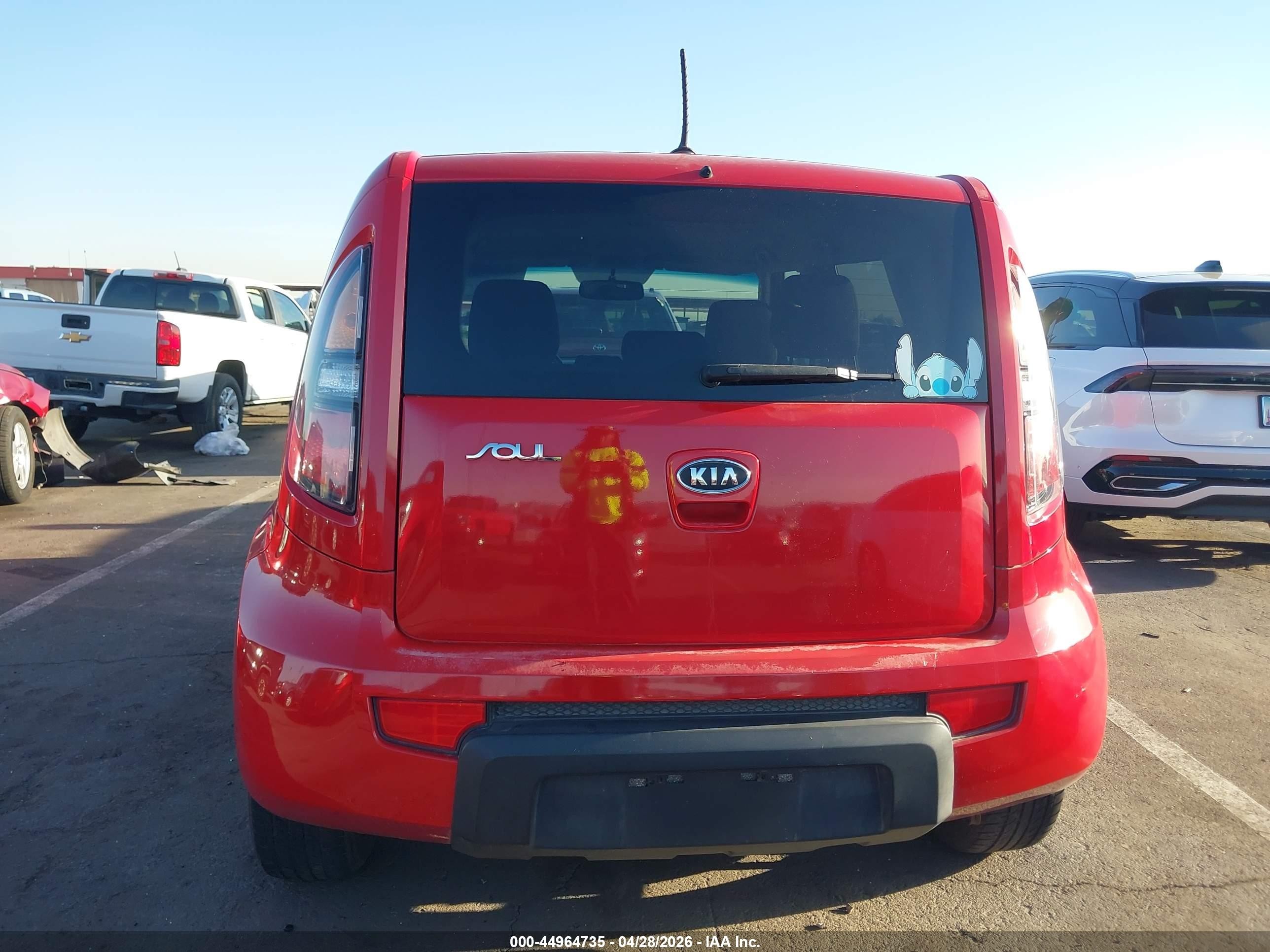 2011 Kia Soul + Red vin: KNDJT2A26B7332638