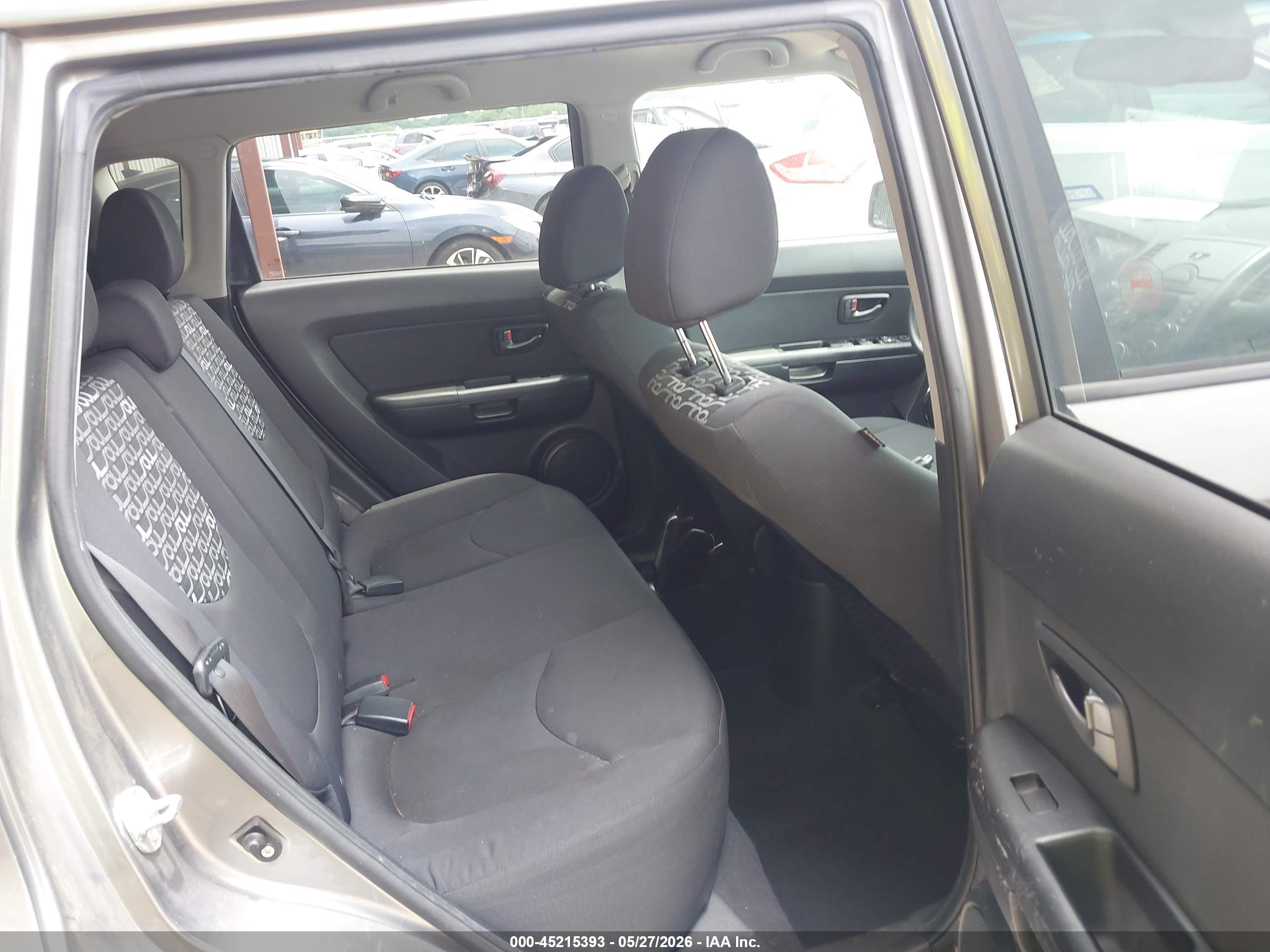 2011 Kia Soul + Gray vin: KNDJT2A26B7340402