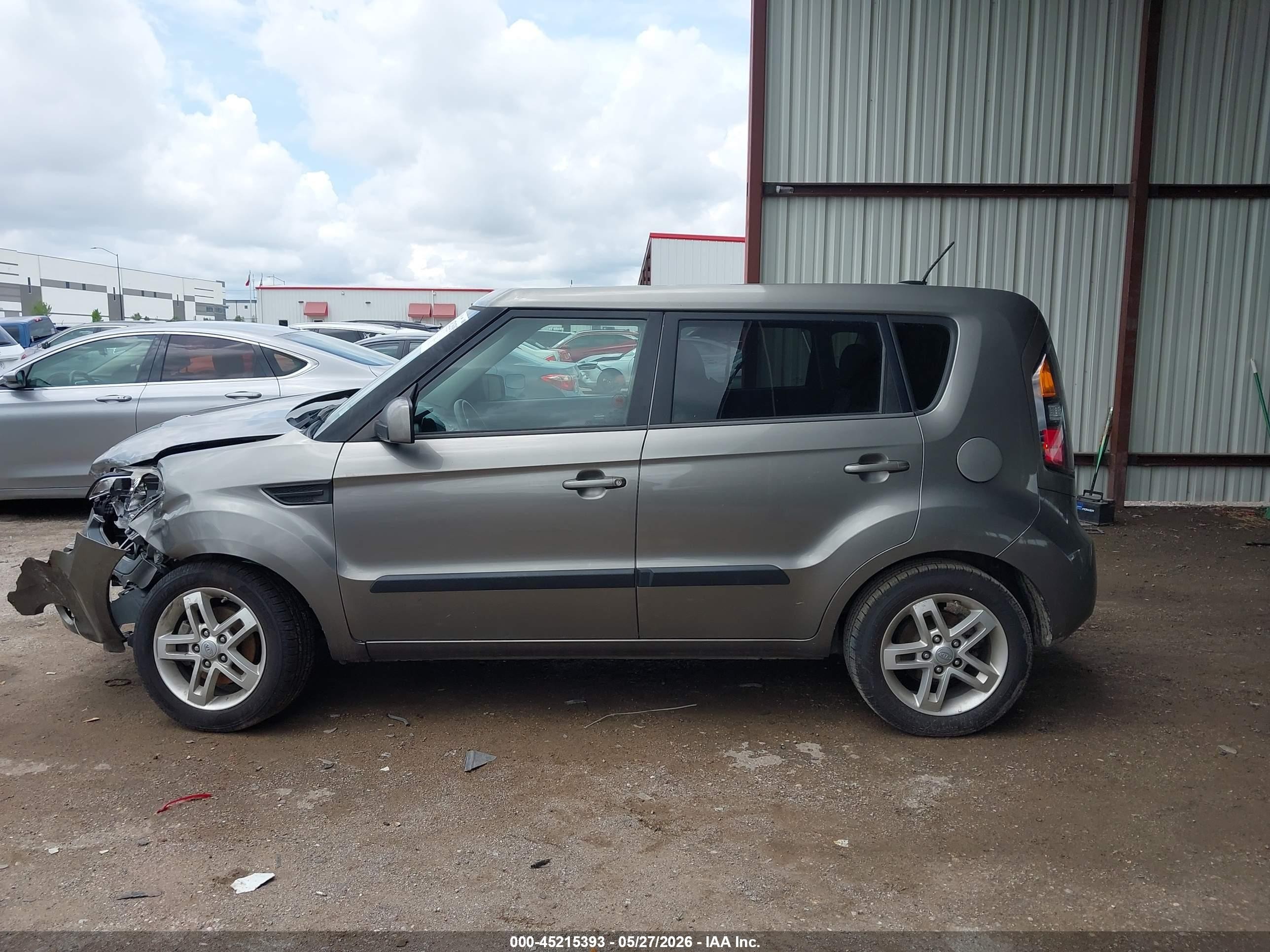 2011 Kia Soul + Gray vin: KNDJT2A26B7340402
