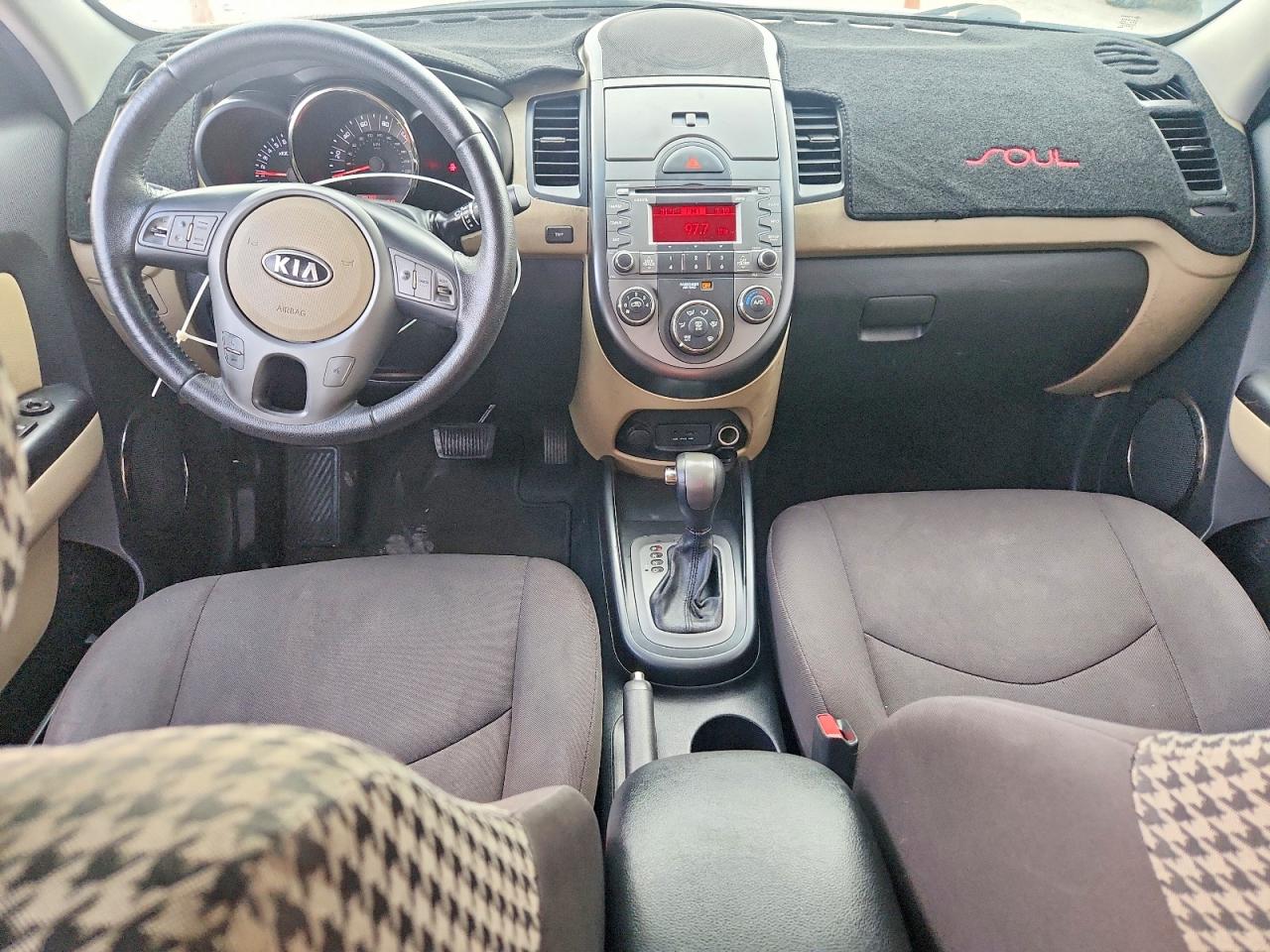 2011 Kia Soul ! Cream vin: KNDJT2A26B7718072