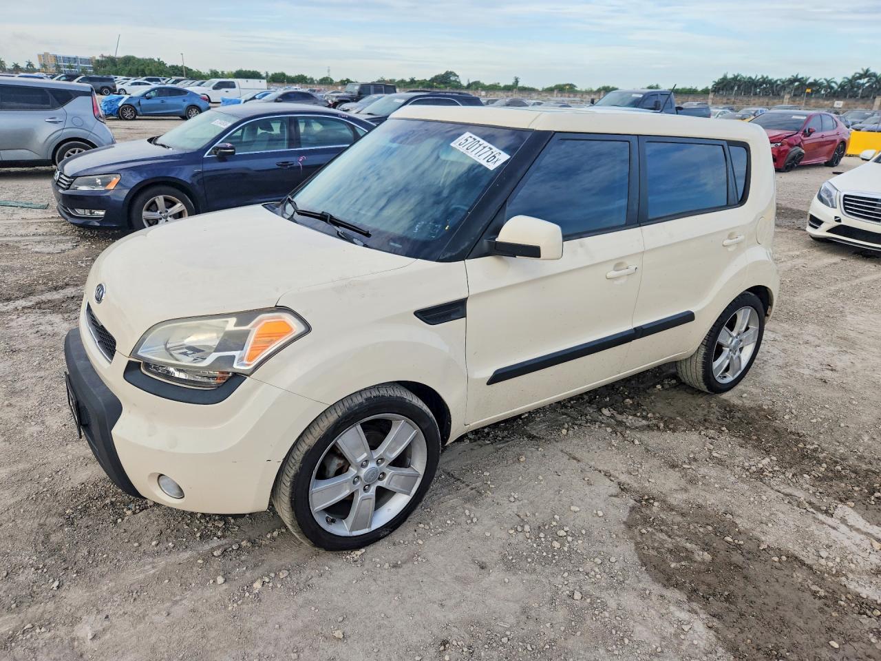 2011 Kia Soul ! Cream vin: KNDJT2A26B7718072