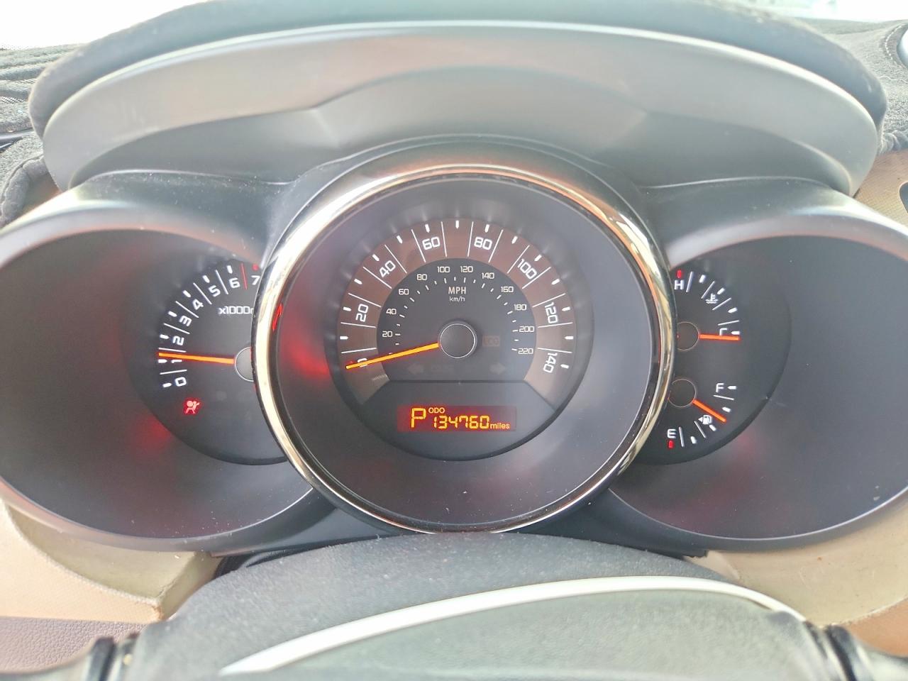 2011 Kia Soul ! Cream vin: KNDJT2A26B7718072
