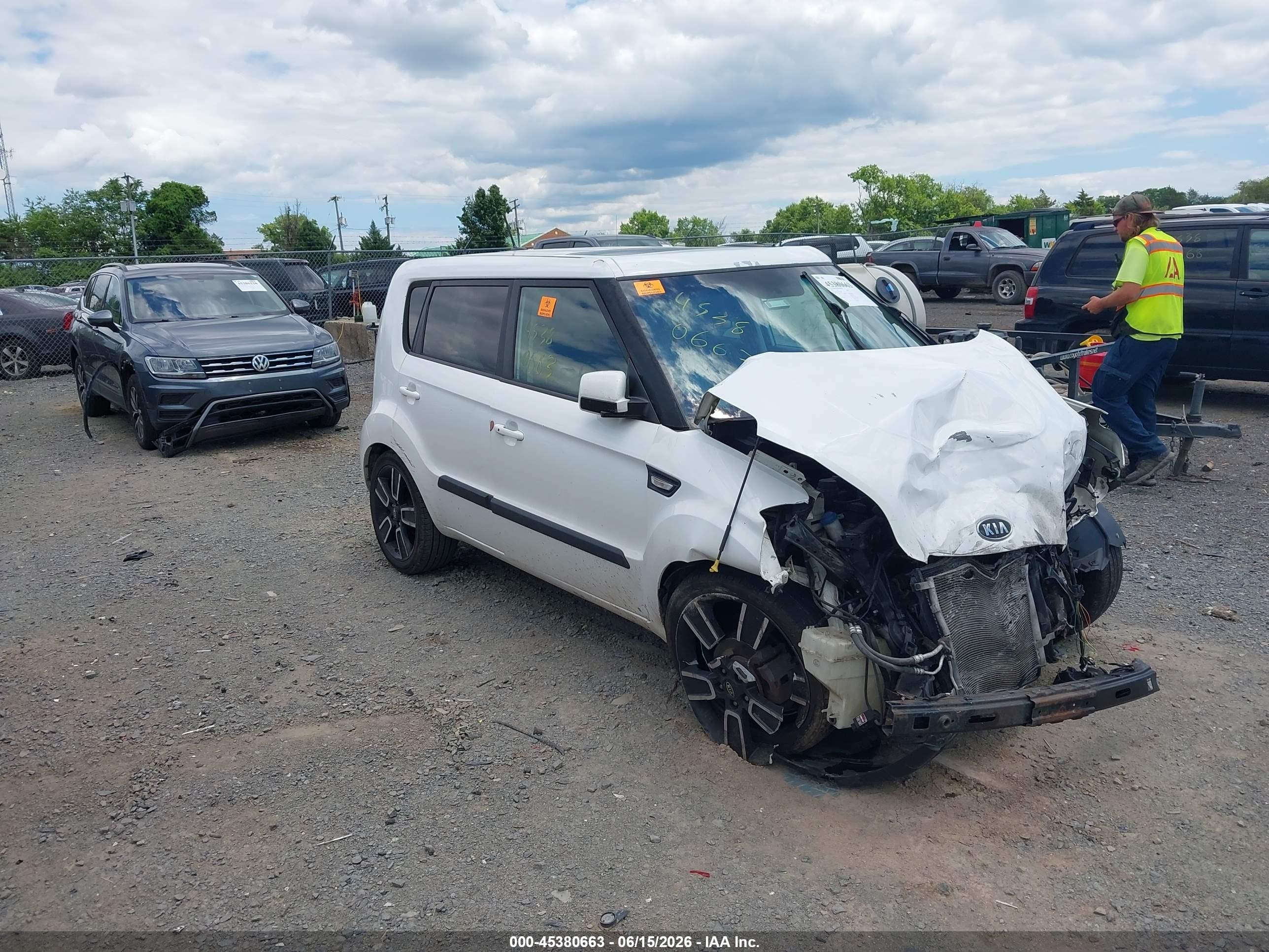 2011 Kia Soul + Белый vin: KNDJT2A26B7723689