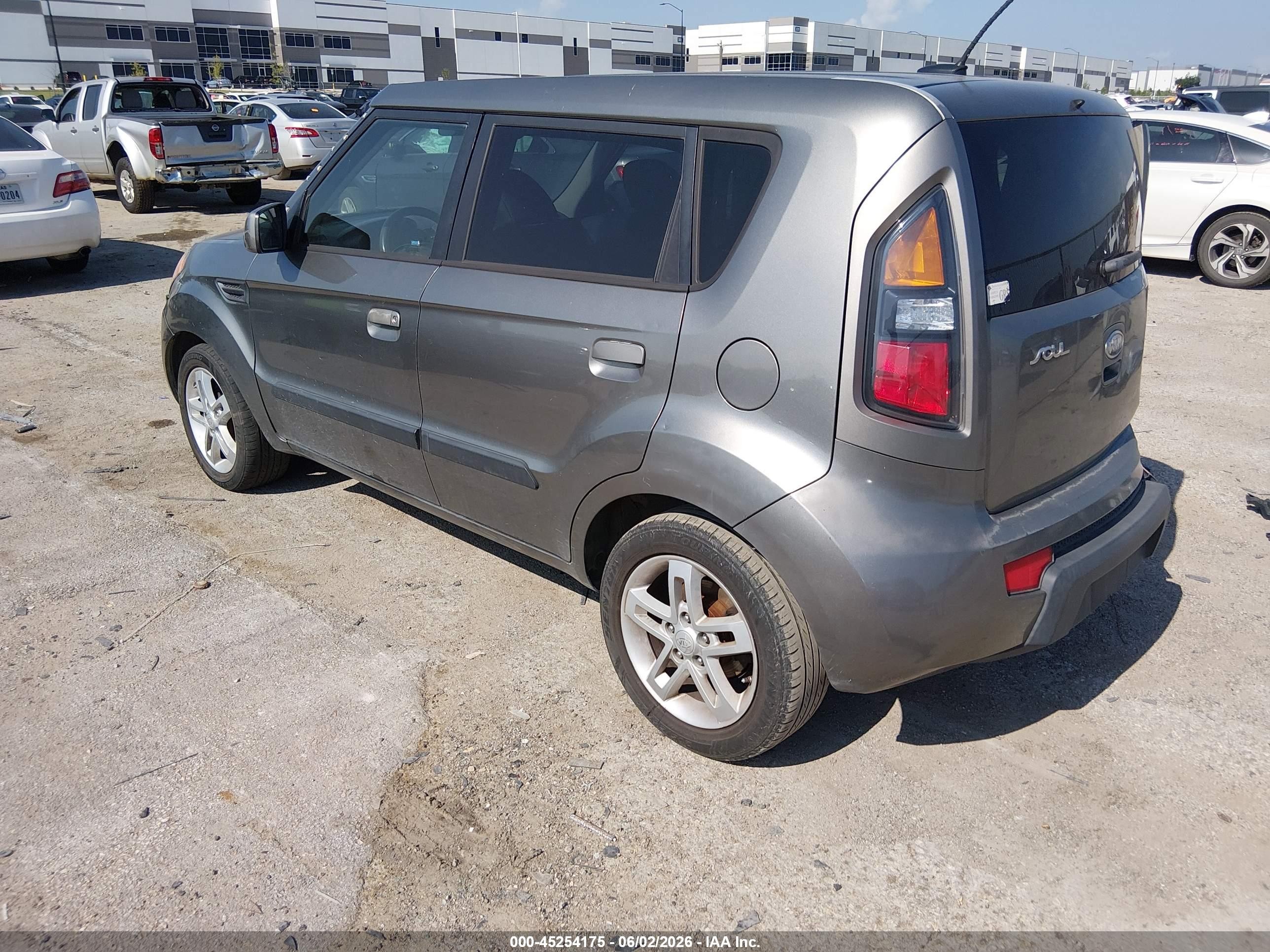 2010 Kia Soul + Gray vin: KNDJT2A27A7030662