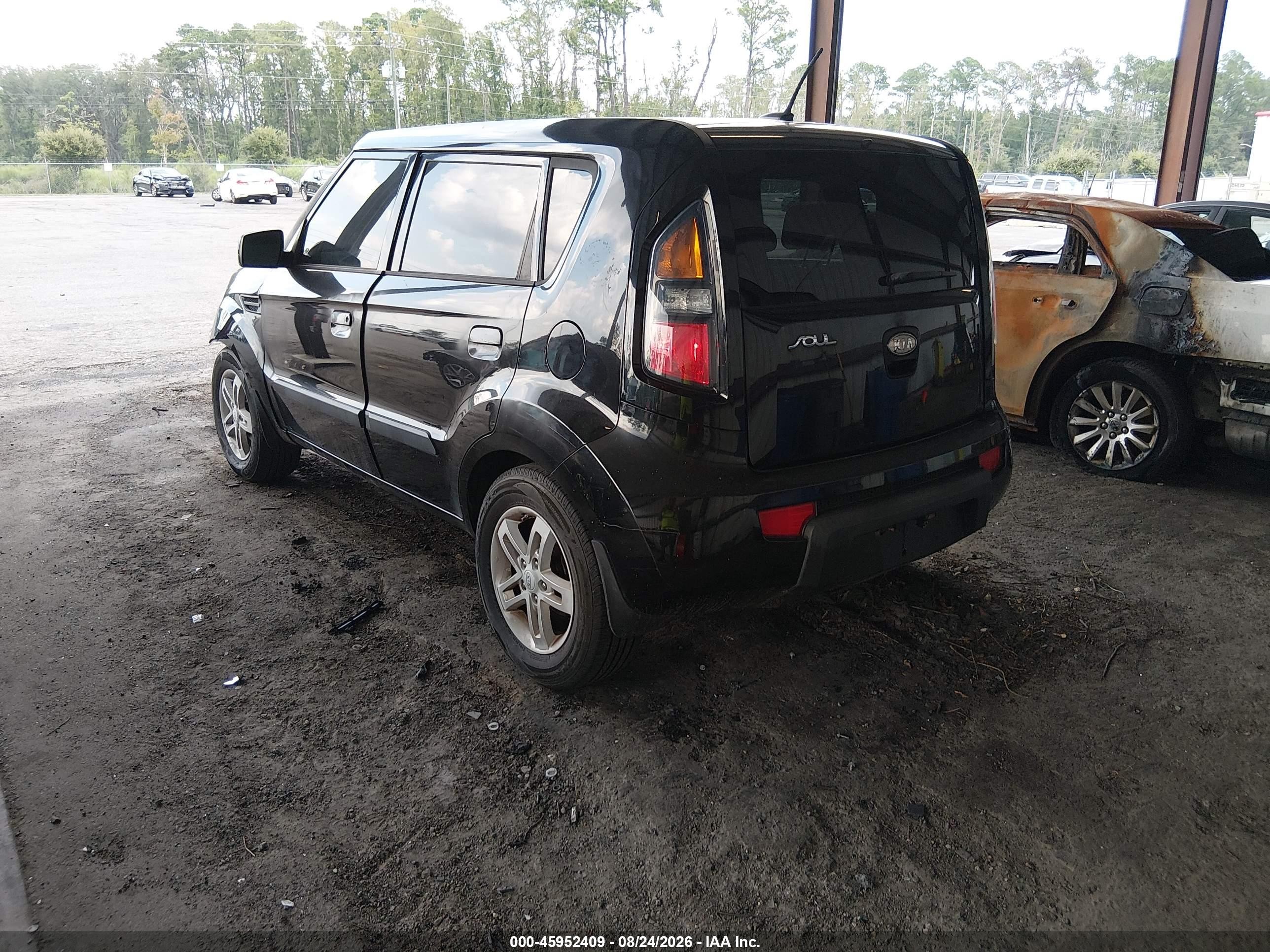 2010 Kia Soul + Black vin: KNDJT2A27A7032430