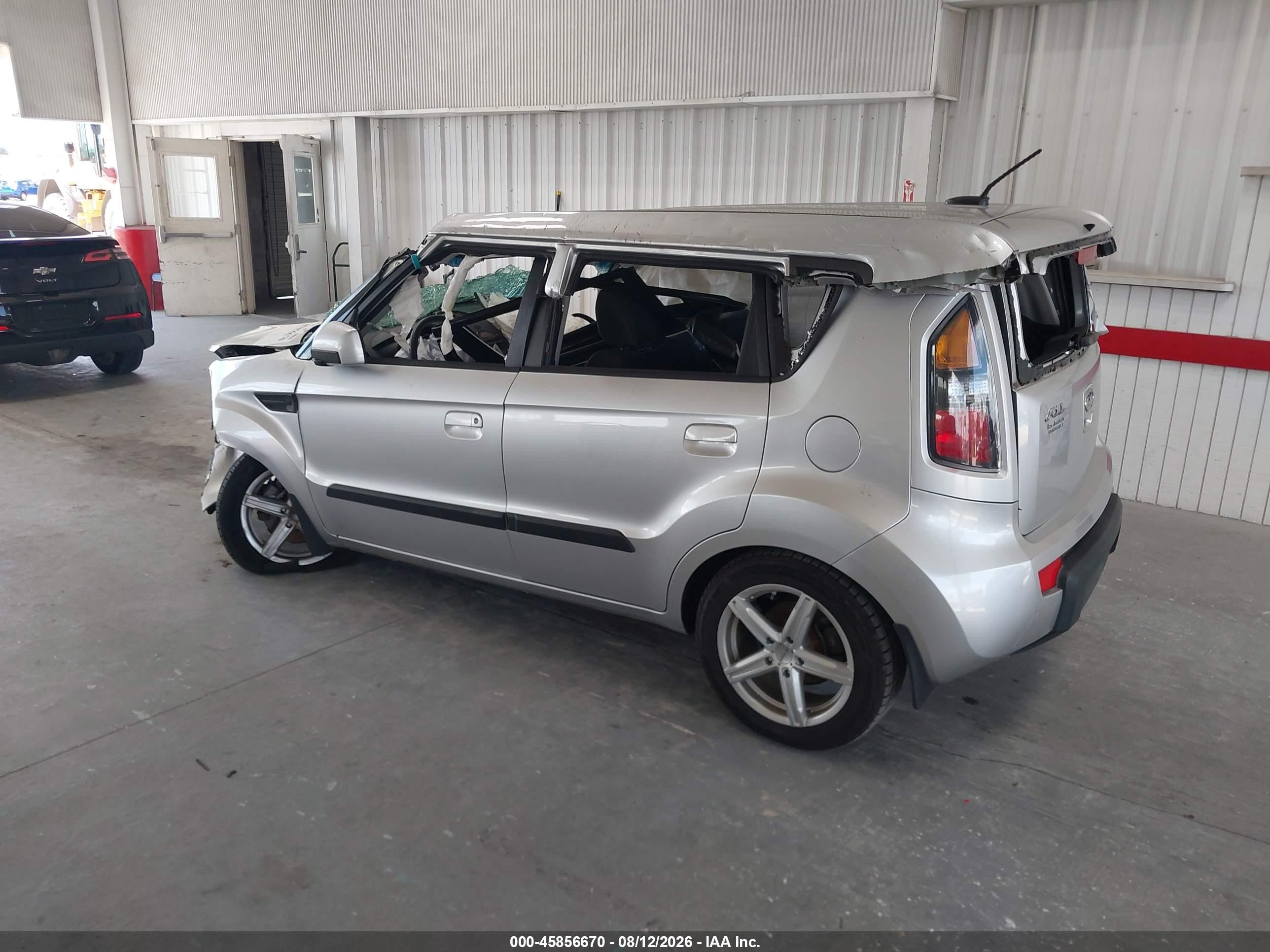2010 Kia Soul + Серебряный vin: KNDJT2A27A7033173