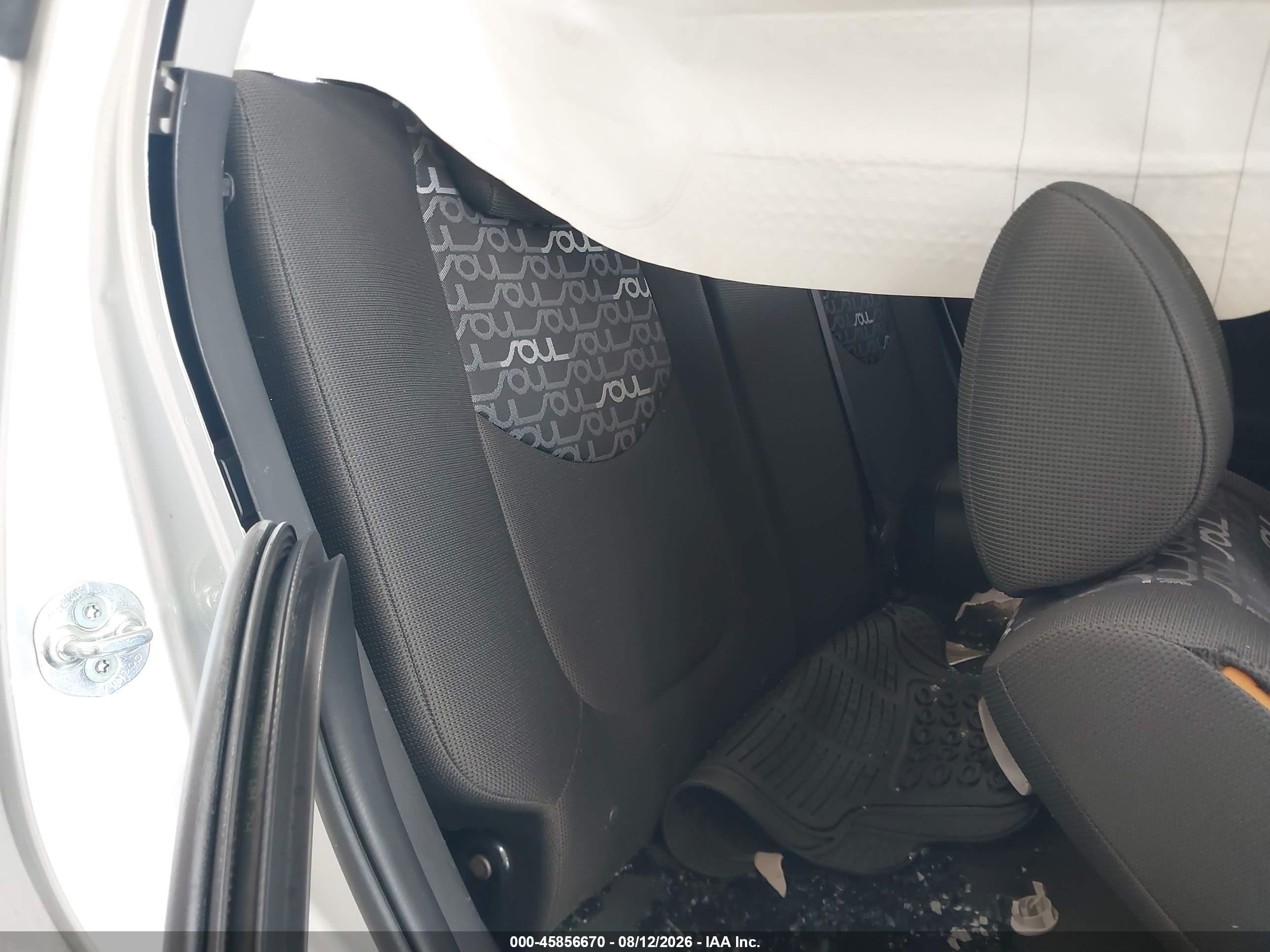 2010 Kia Soul + Серебряный vin: KNDJT2A27A7033173