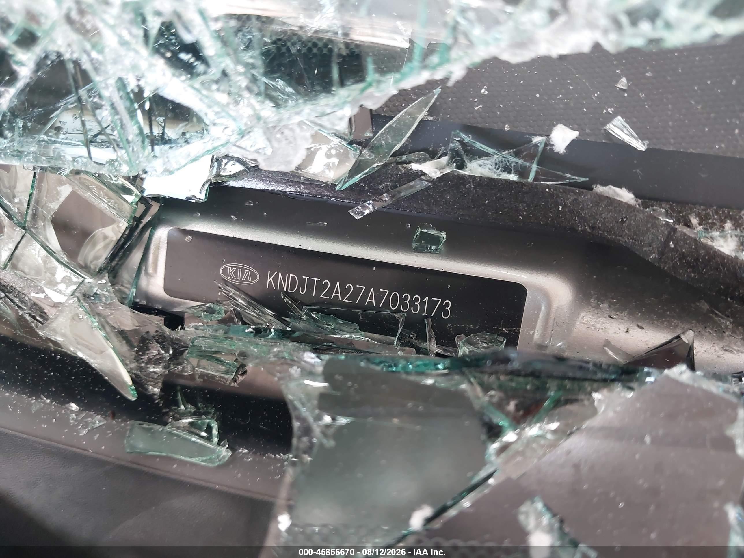 2010 Kia Soul + Серебряный vin: KNDJT2A27A7033173