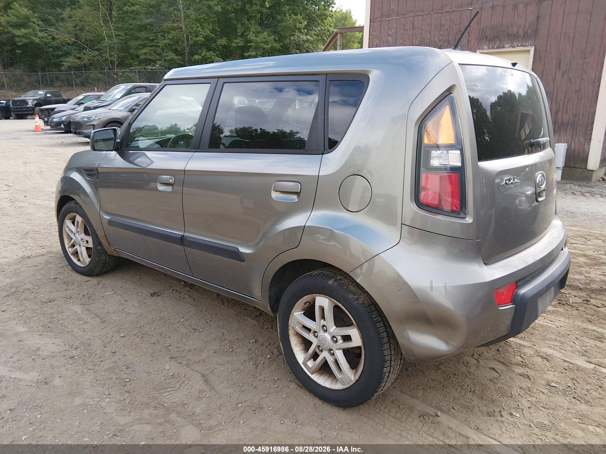 2010 Kia Soul + Silver vin: KNDJT2A27A7048336