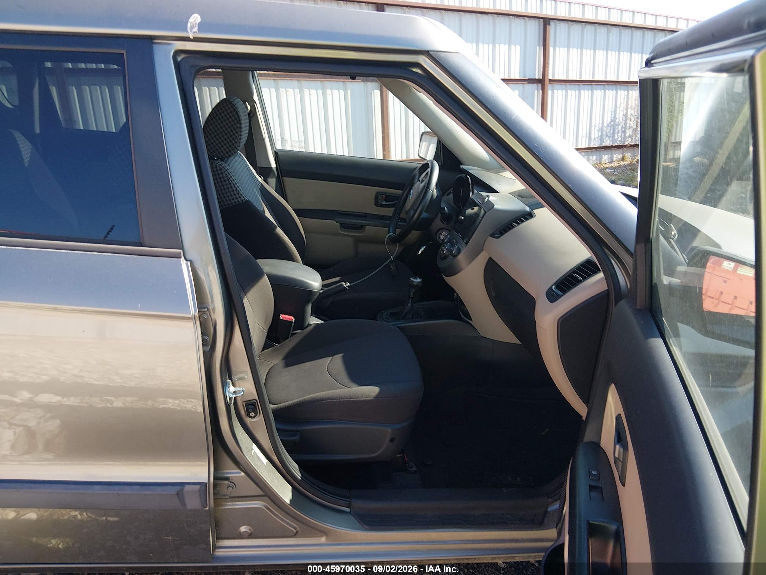 2010 Kia Soul ! Gray vin: KNDJT2A27A7097780