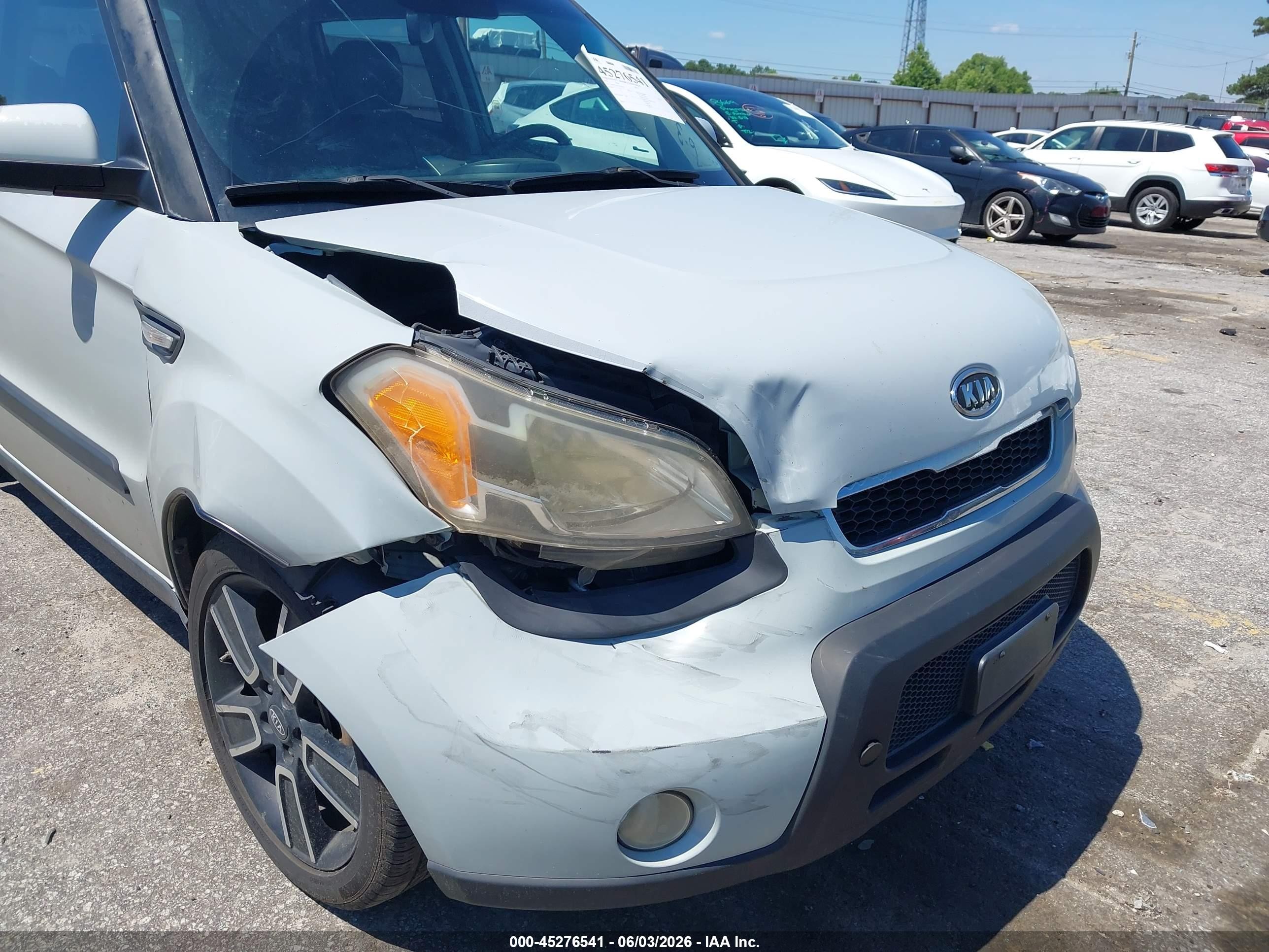 2010 Kia Soul + Cream vin: KNDJT2A27A7167567