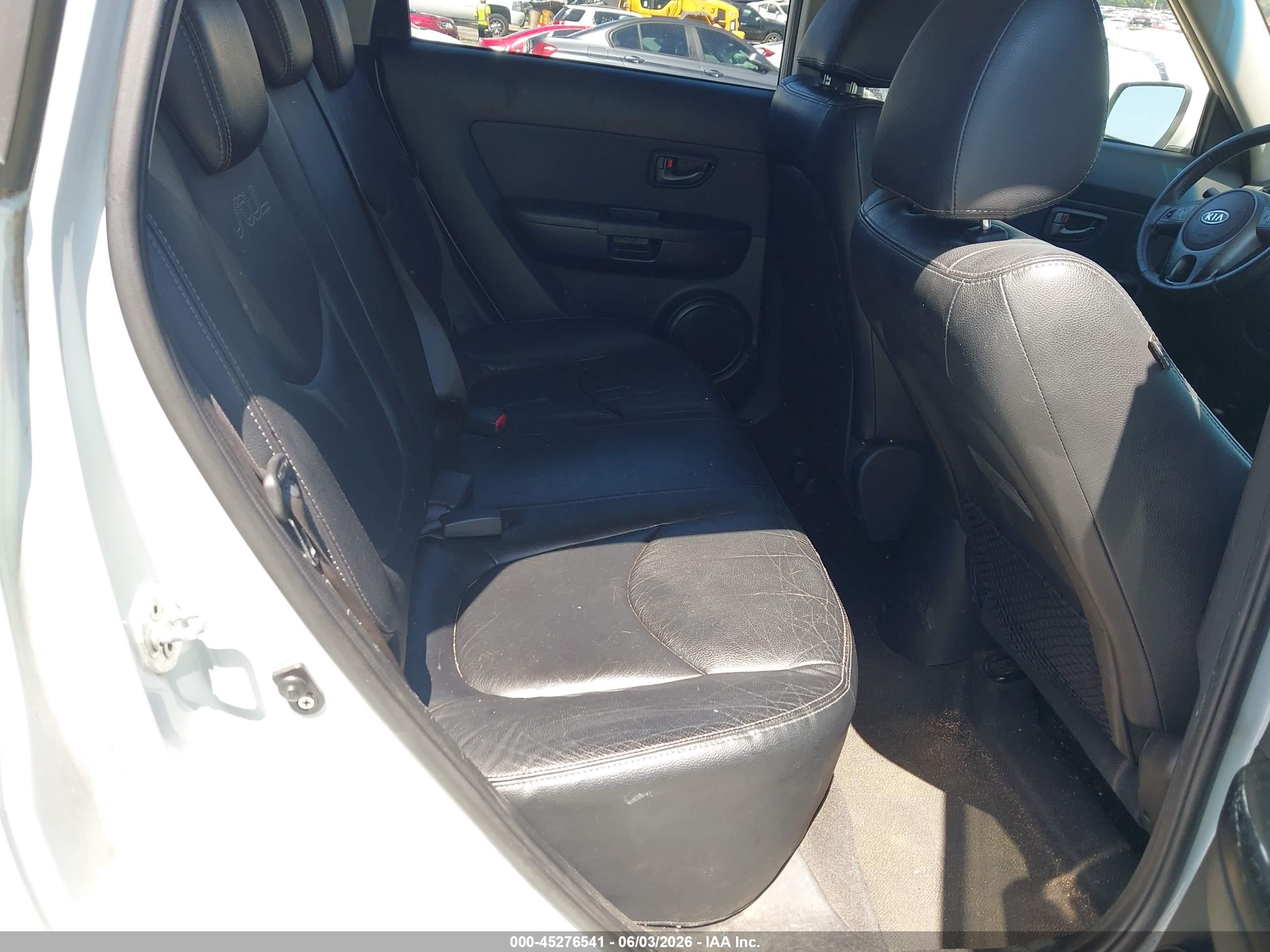 2010 Kia Soul + Cream vin: KNDJT2A27A7167567