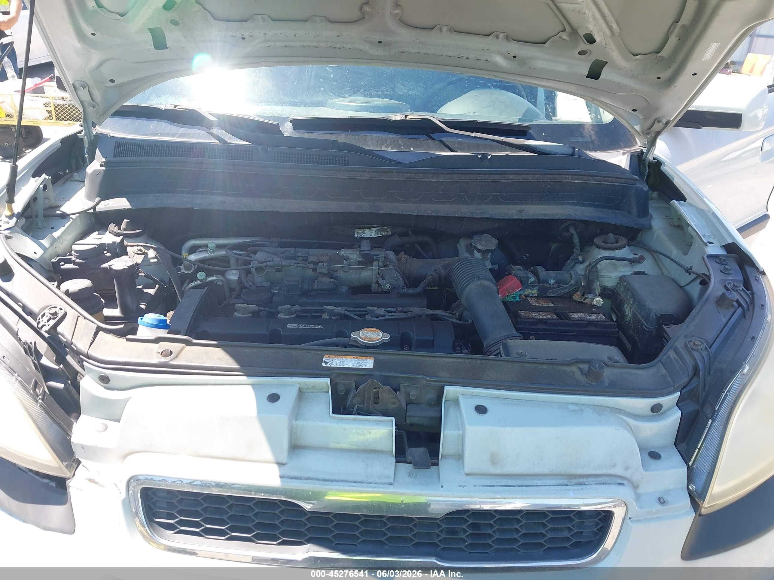 2010 Kia Soul + Cream vin: KNDJT2A27A7167567
