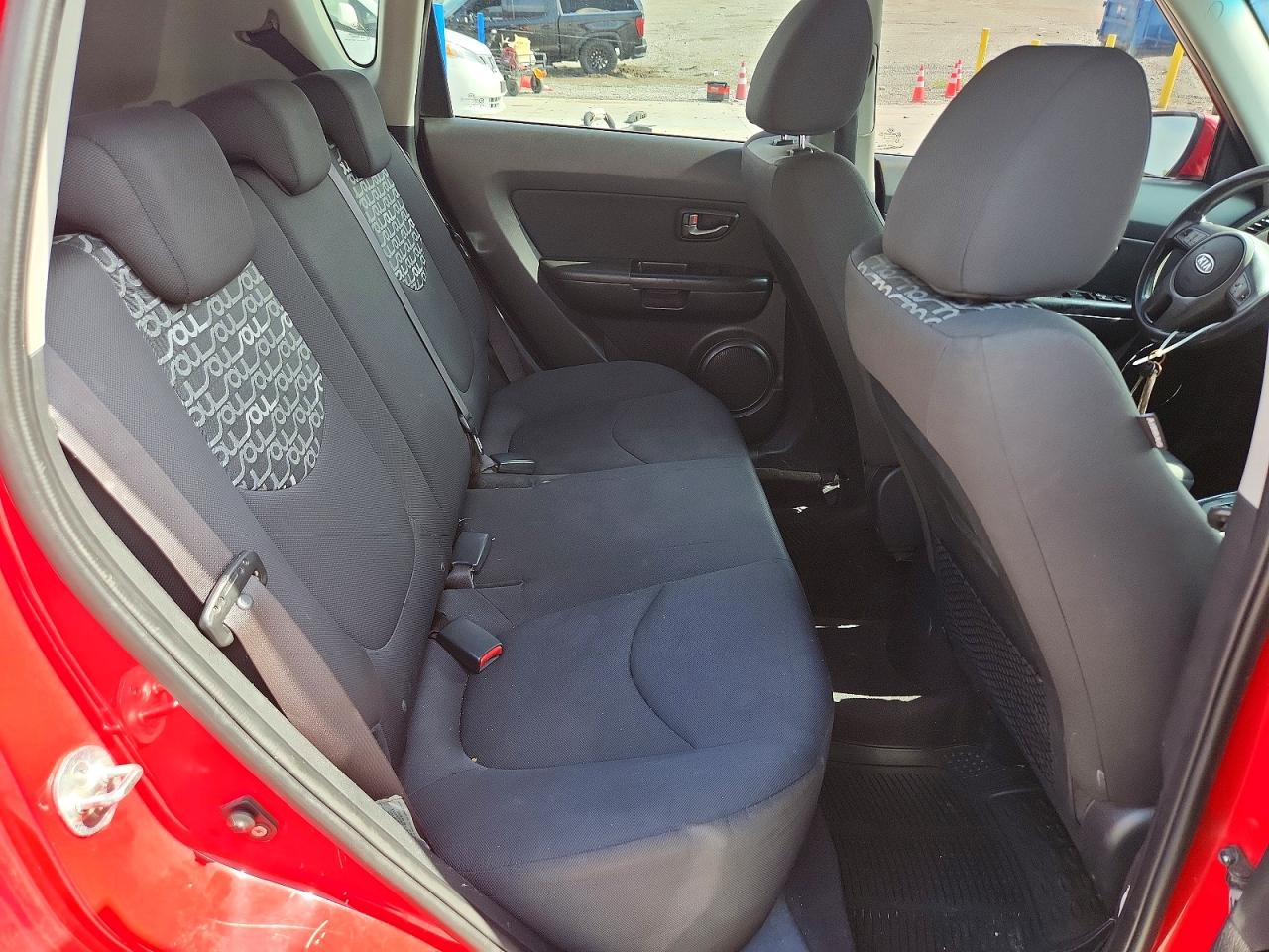 2010 Kia Soul Red vin: KNDJT2A27A7172235