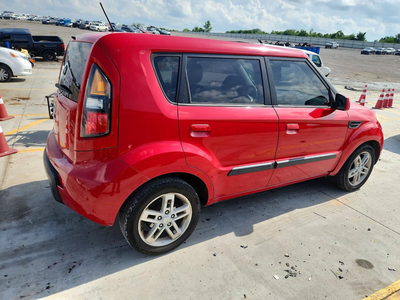 2010 Kia Soul Red vin: KNDJT2A27A7172235