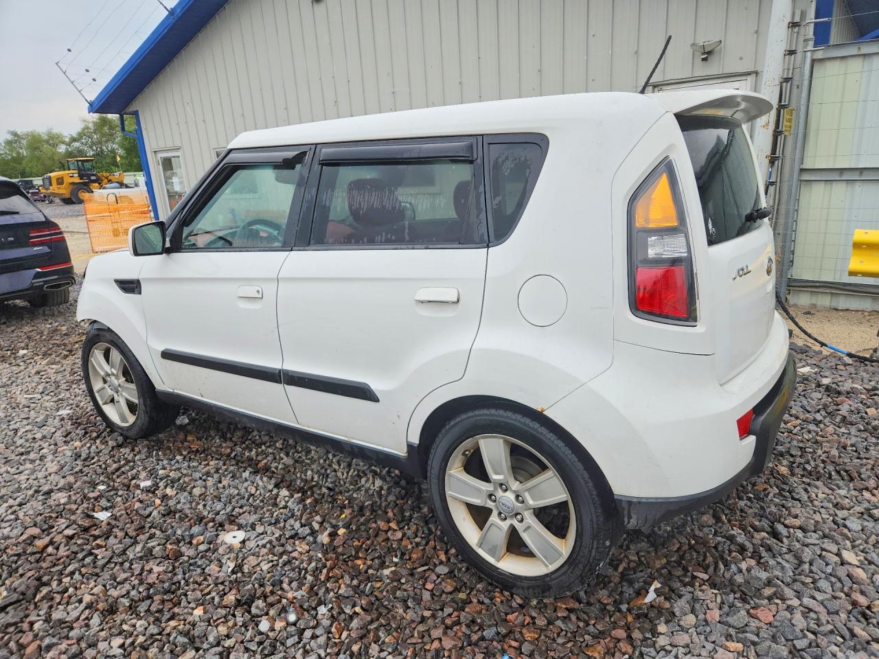2010 Kia Soul + White vin: KNDJT2A27A7701179