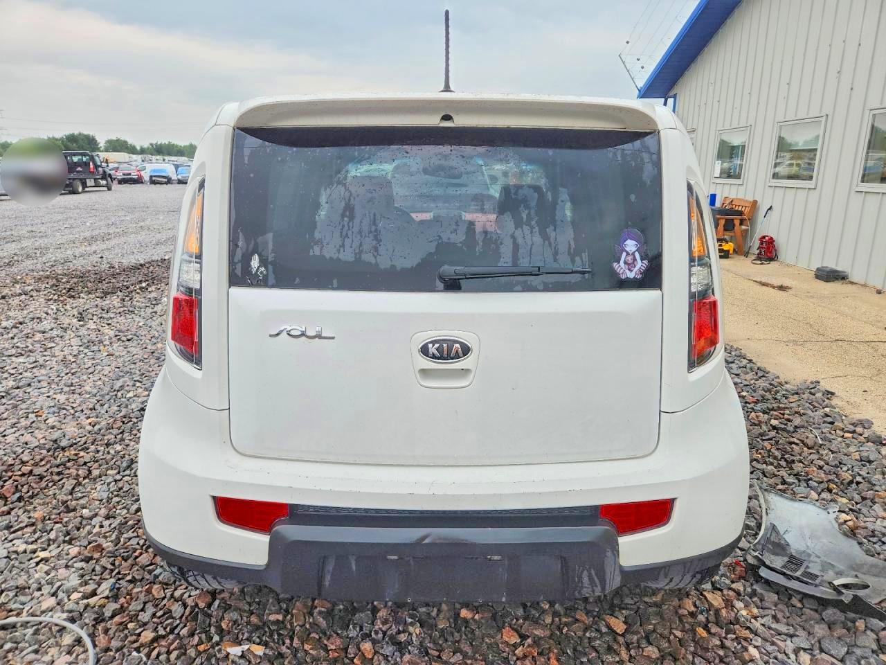 2010 Kia Soul + White vin: KNDJT2A27A7701179