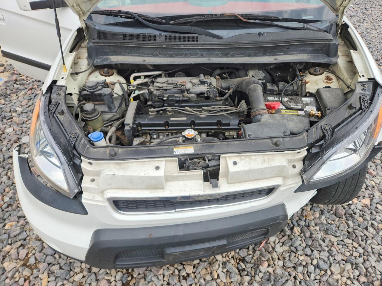 2010 Kia Soul + White vin: KNDJT2A27A7701179