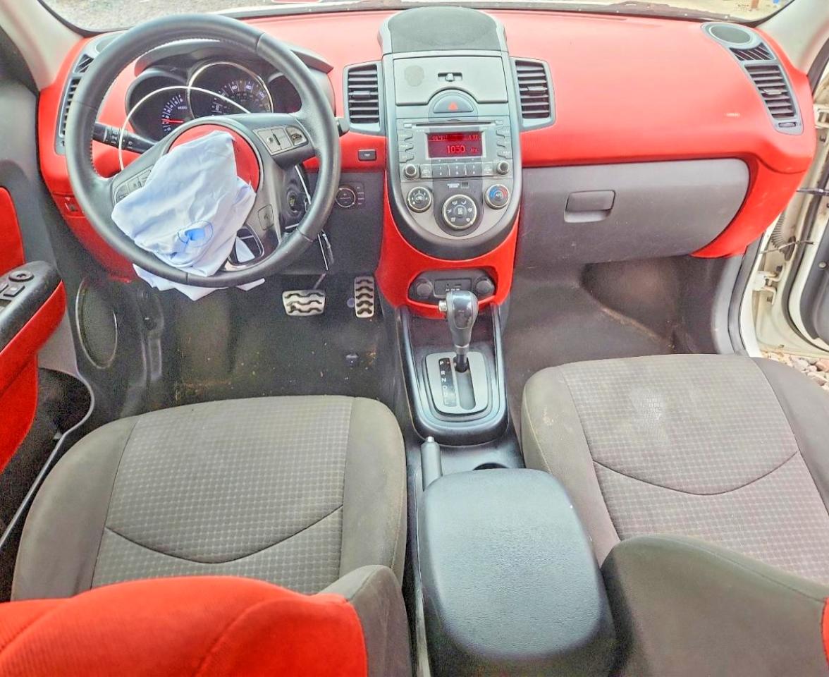 2010 Kia Soul + White vin: KNDJT2A27A7701179