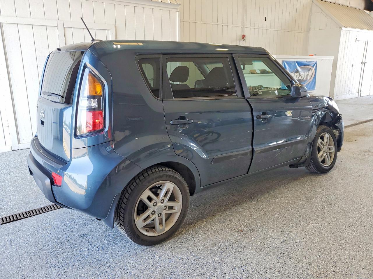 2011 Kia Soul + Blue vin: KNDJT2A27B7205865