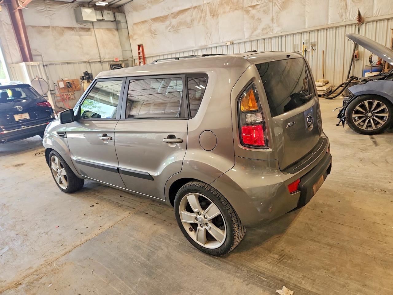 2011 Kia Soul Gray vin: KNDJT2A27B7212735