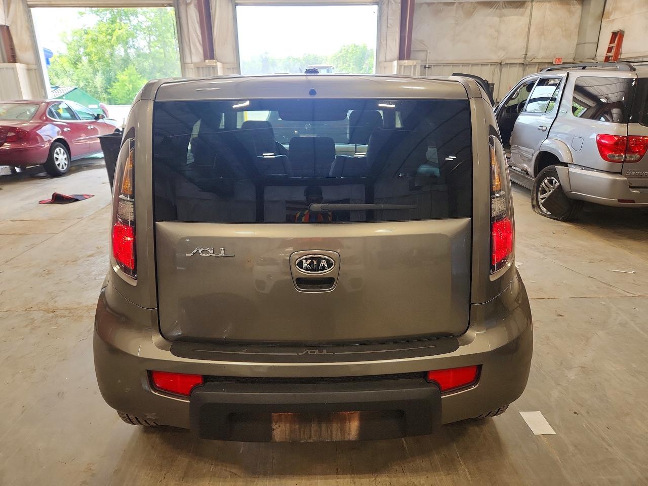 2011 Kia Soul Gray vin: KNDJT2A27B7212735